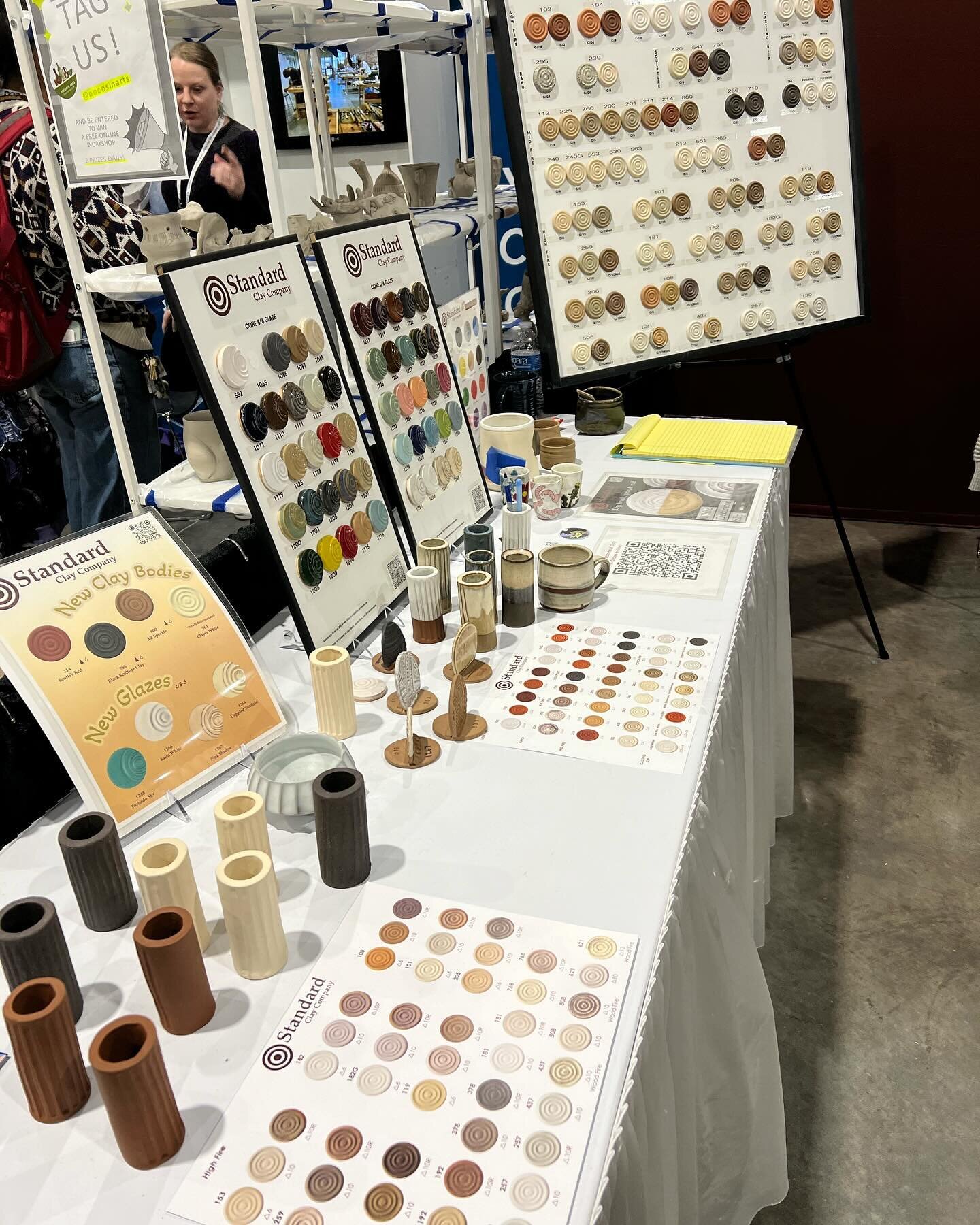 I hopped down to Richmond for just one day of @nceca this year! Here are some snapshots of the day! Always exciting to come home from NCECA with bags full of tools and new ideas for my studio!
1) @standardclaycompany to say hello to Julie and check o