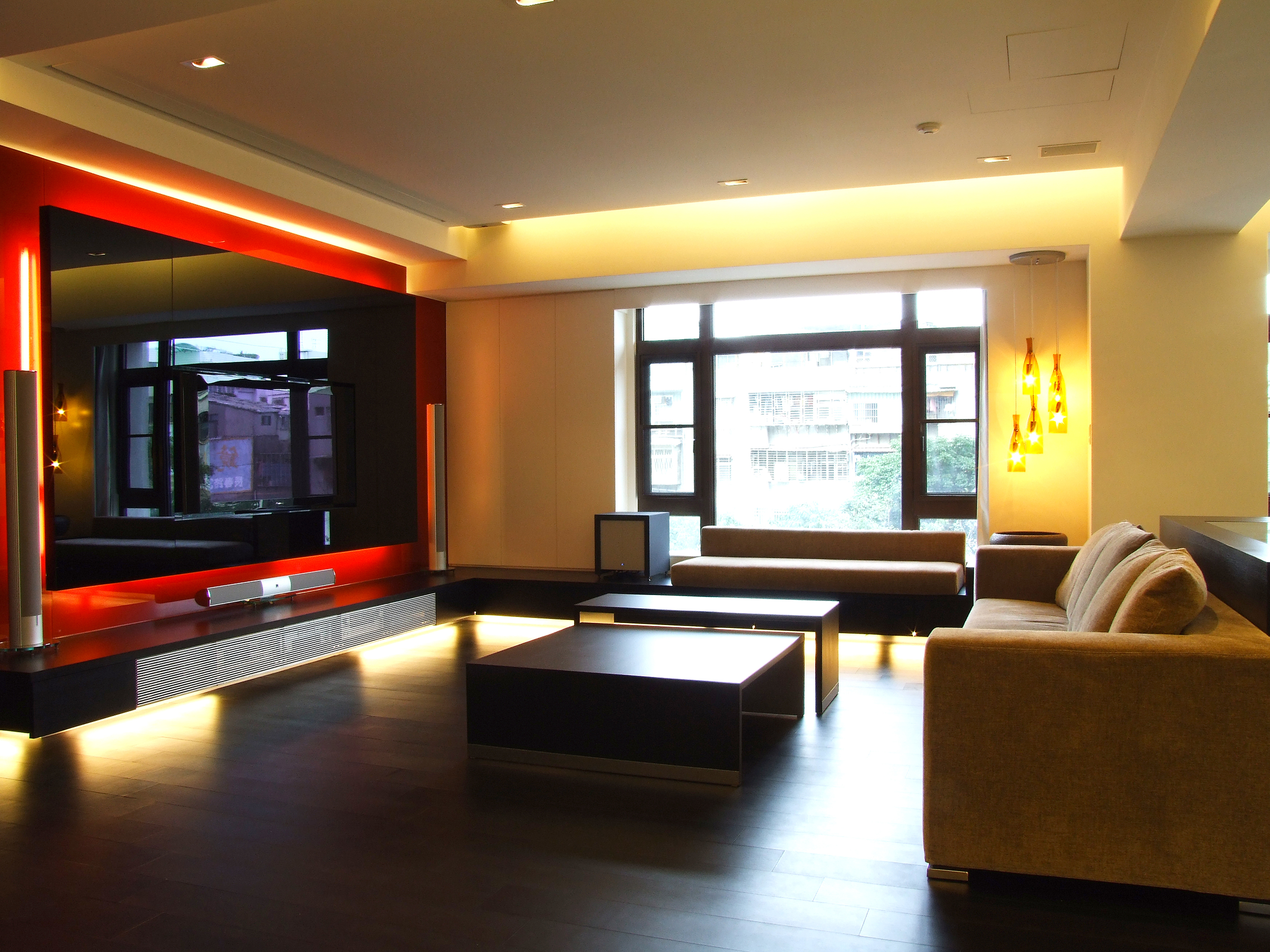 14-LivingRoom1.JPG