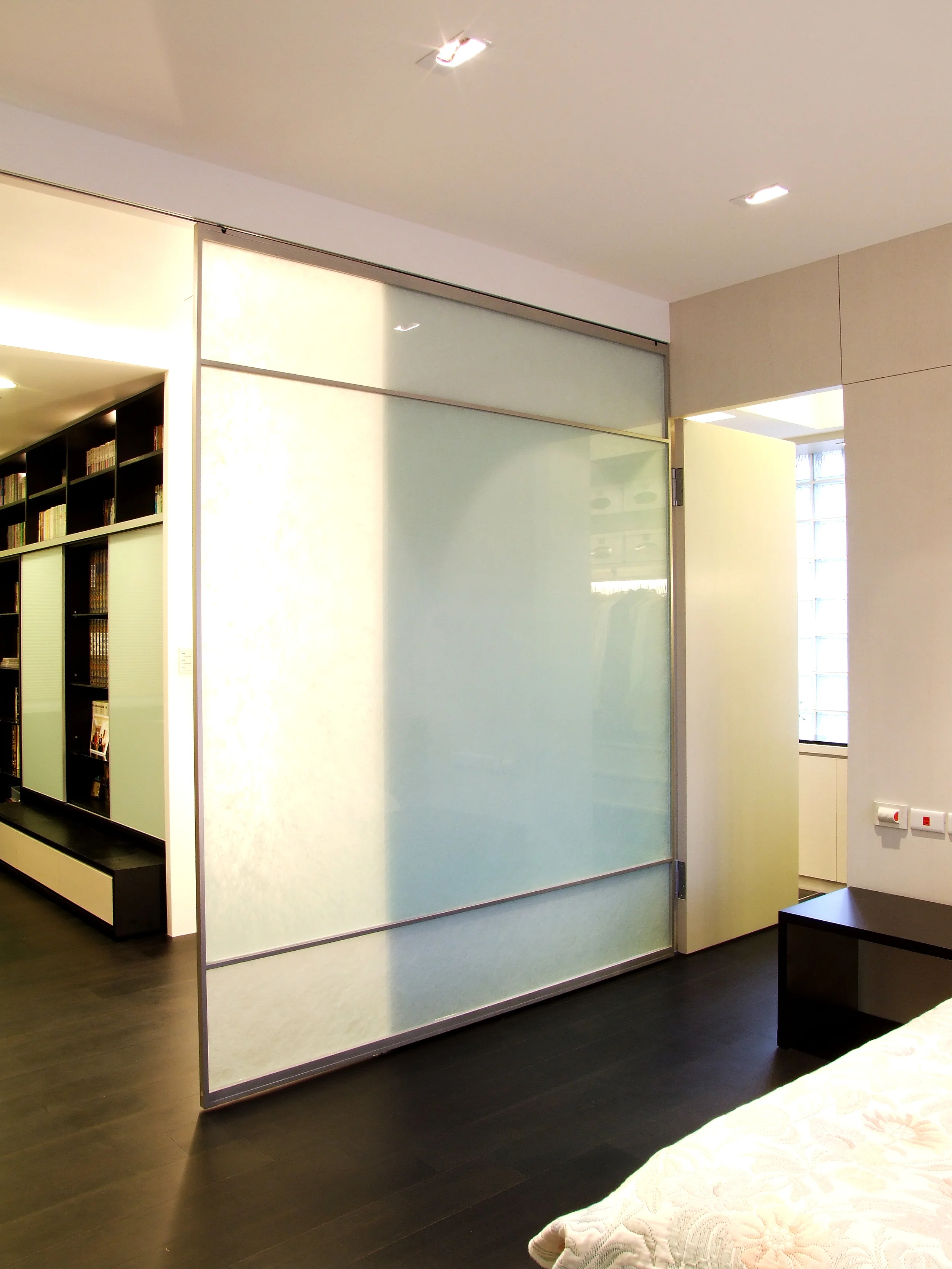 30-MBathroomDoor.JPG
