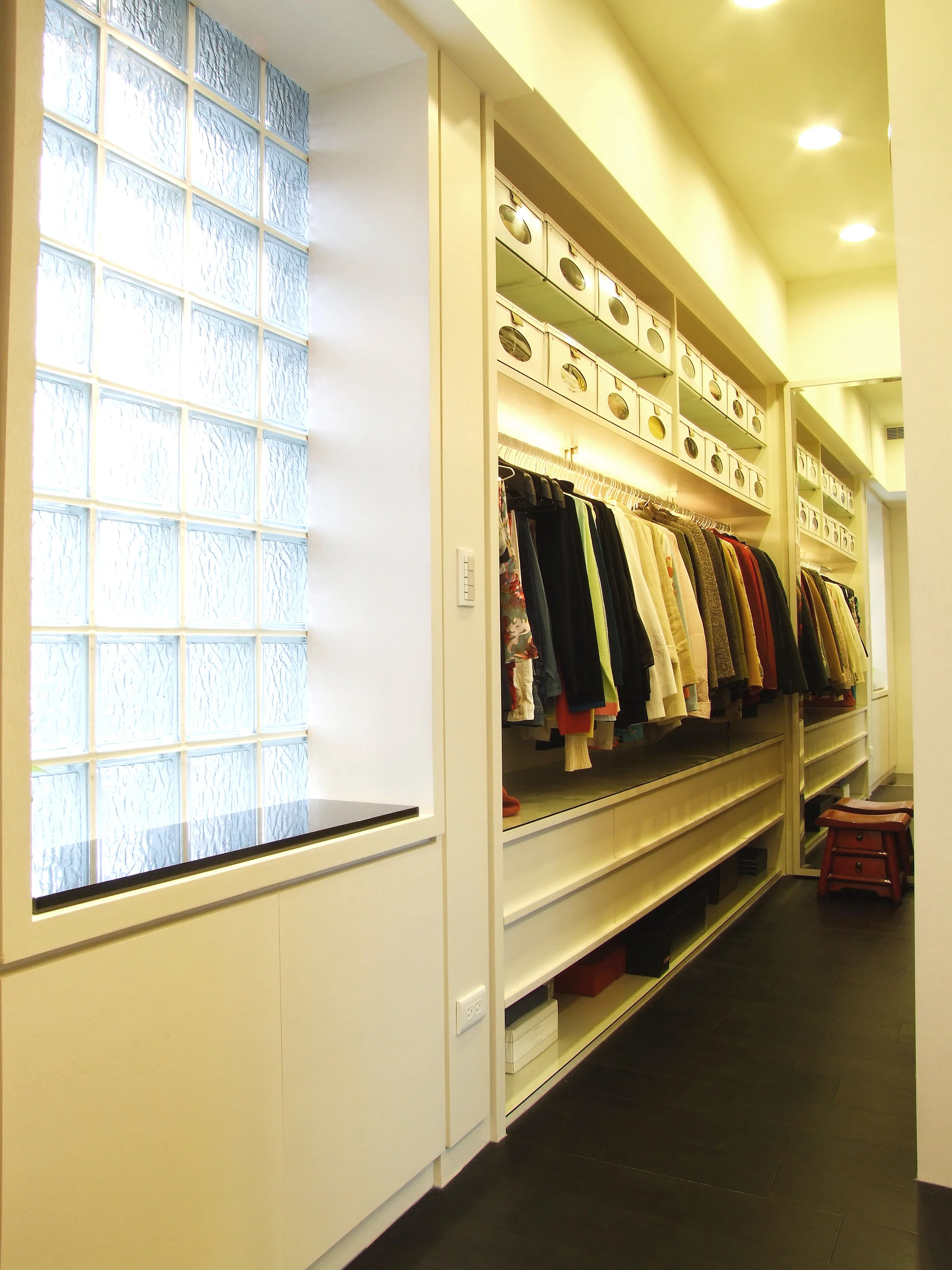 31-ClosetL.JPG
