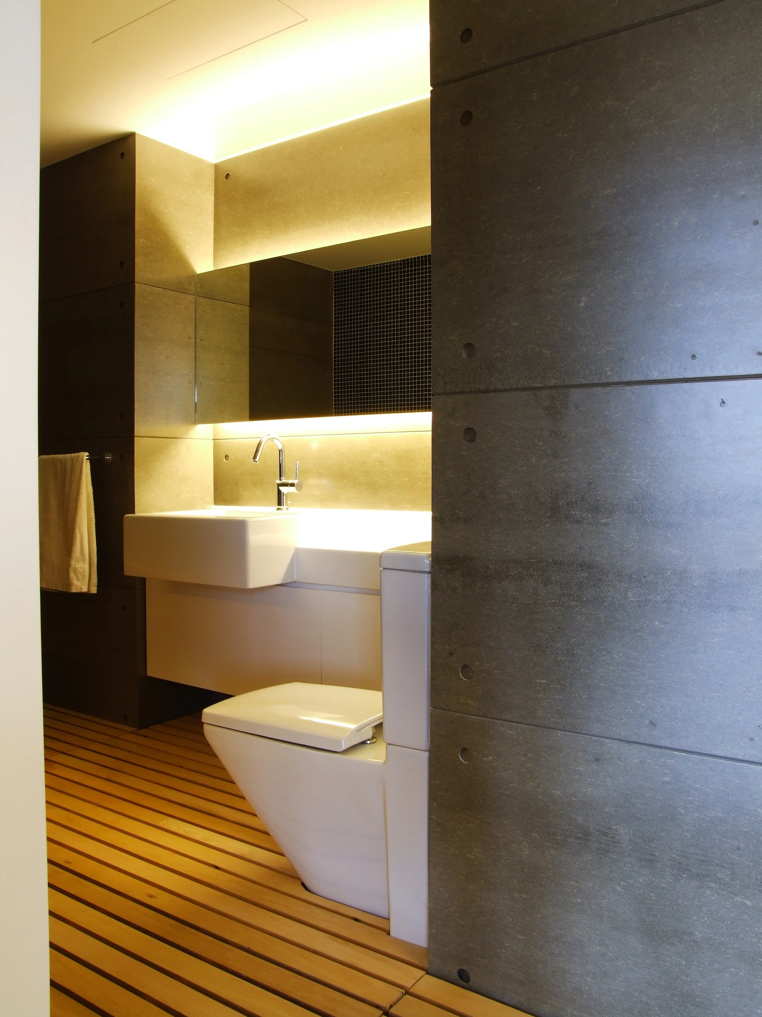 47-NBathEntrance.JPG