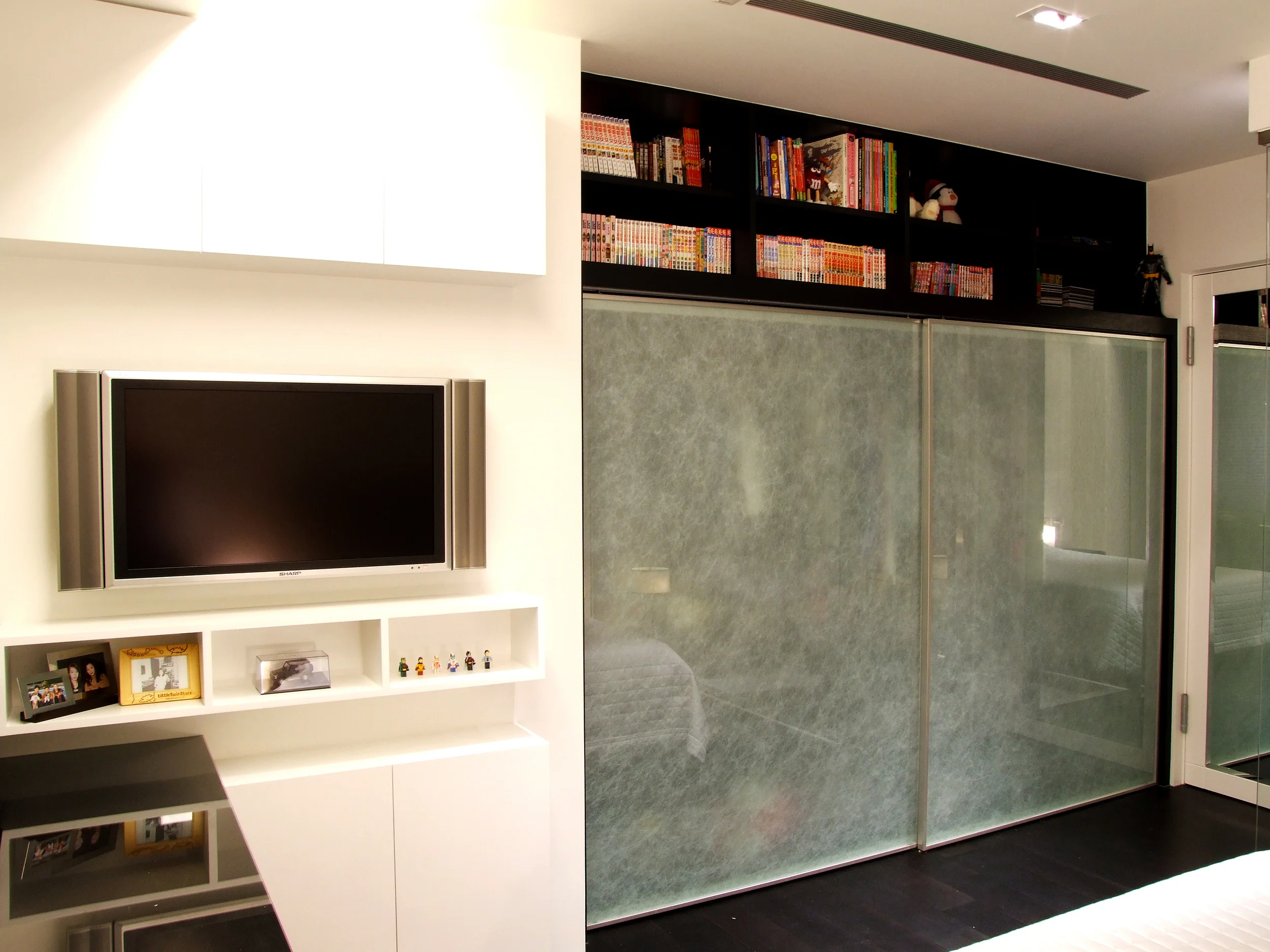 65-TVClosetWall.JPG