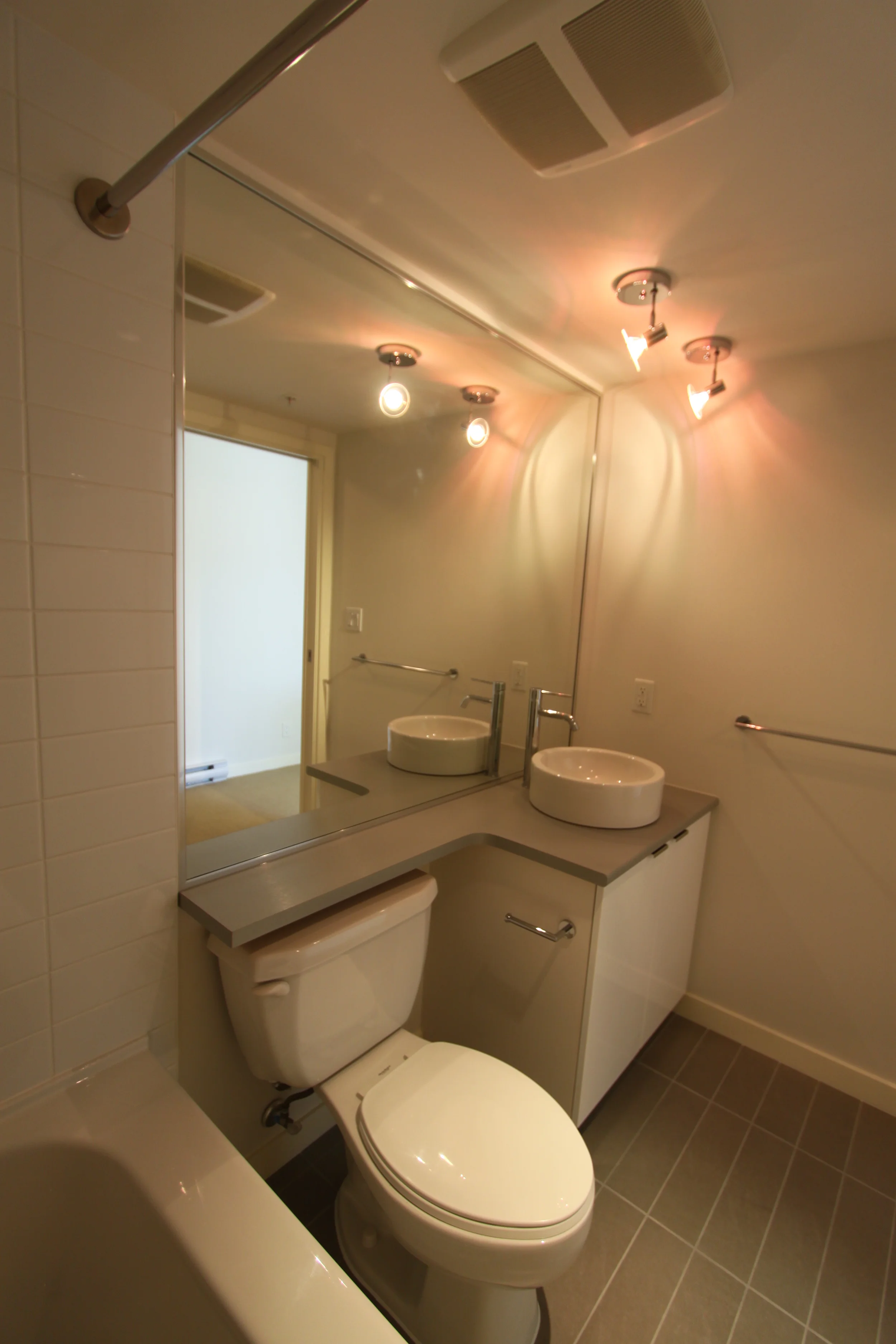19-Bathroom2.JPG