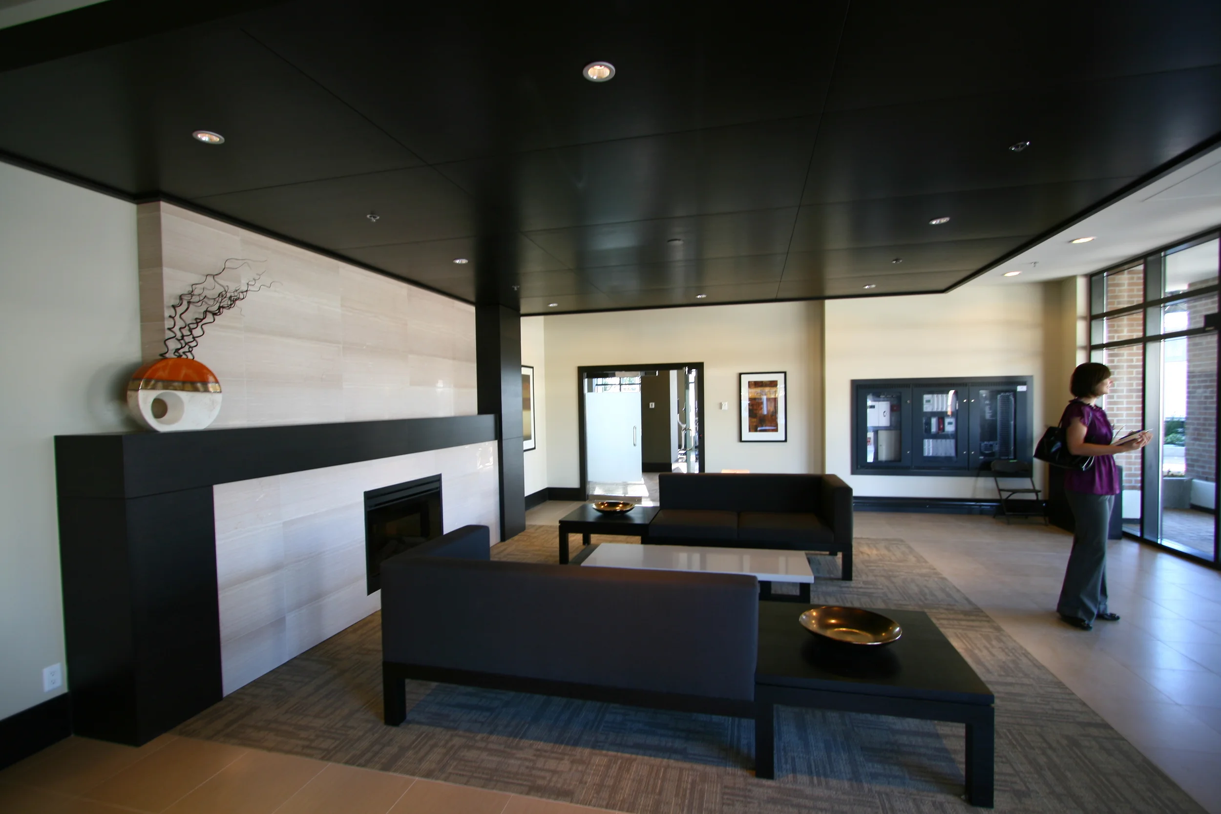 04-Lobby.JPG