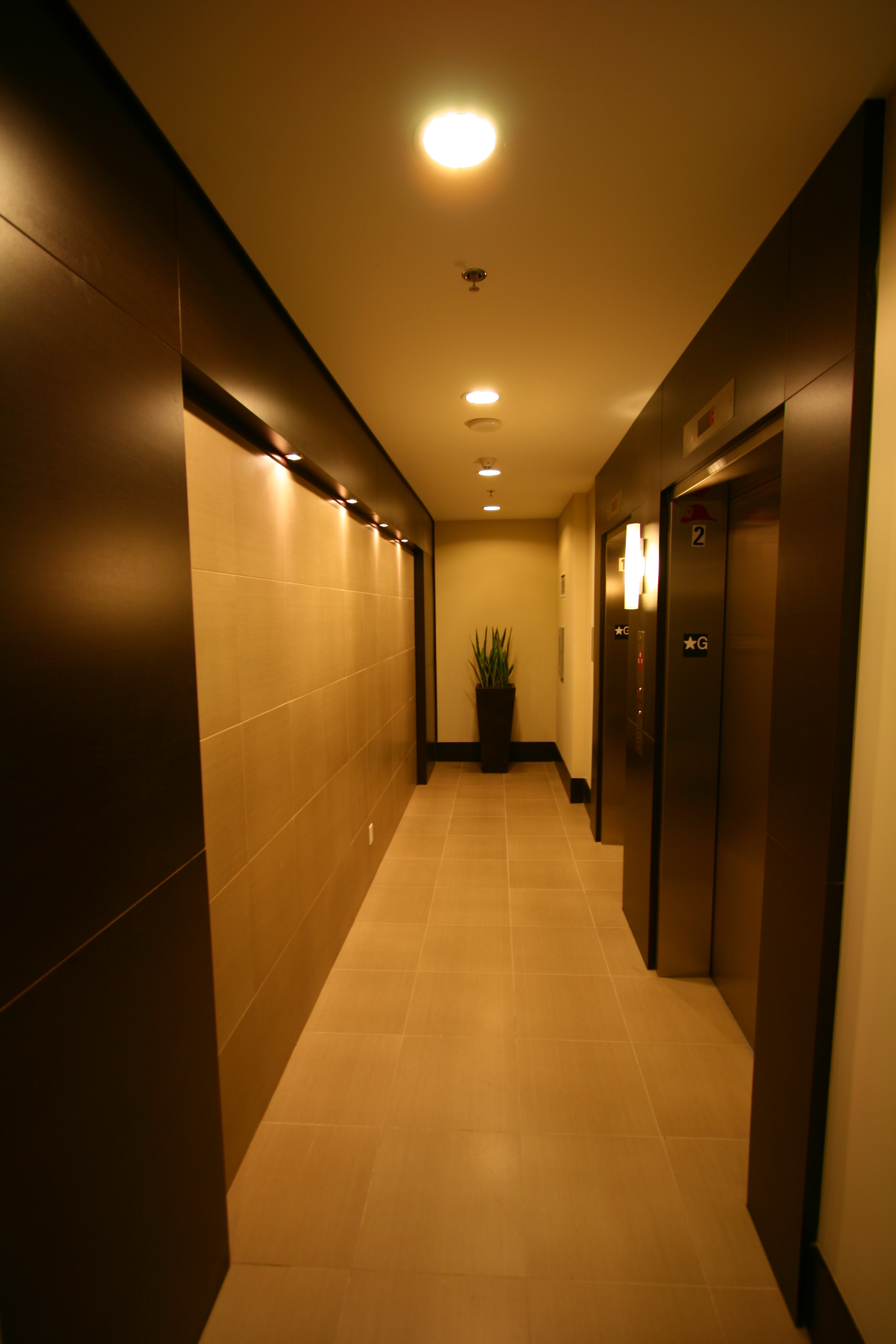 08-Elevator.JPG