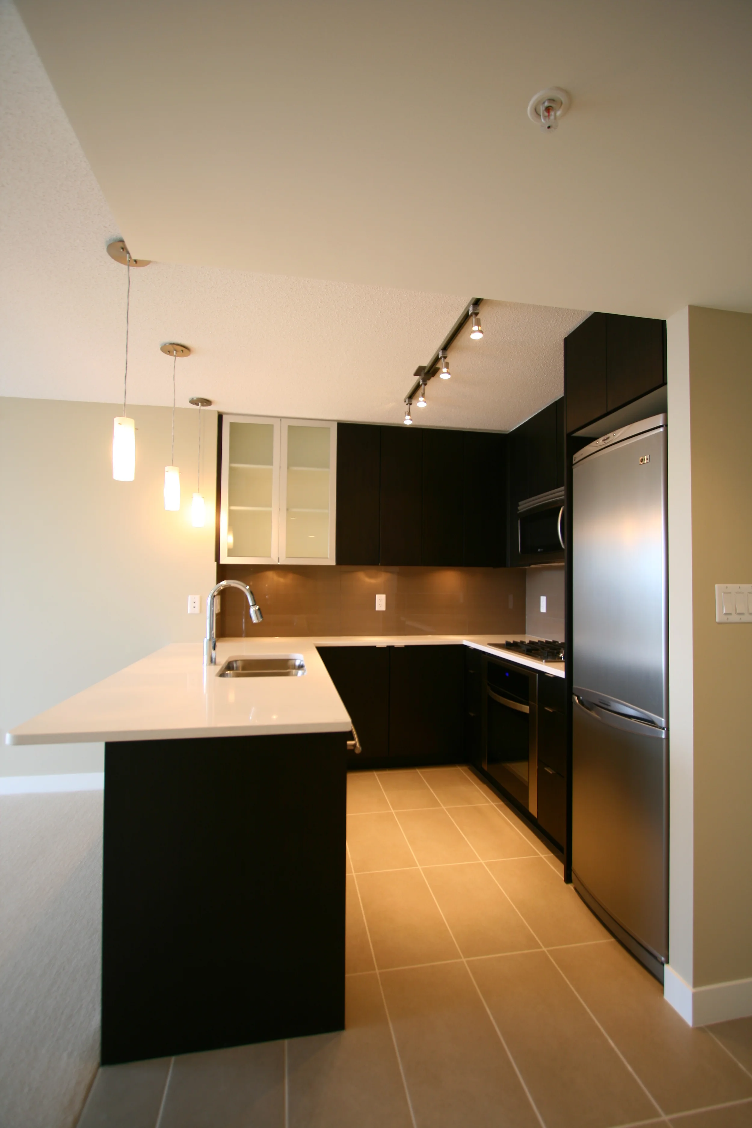 12-Kitchen1.JPG