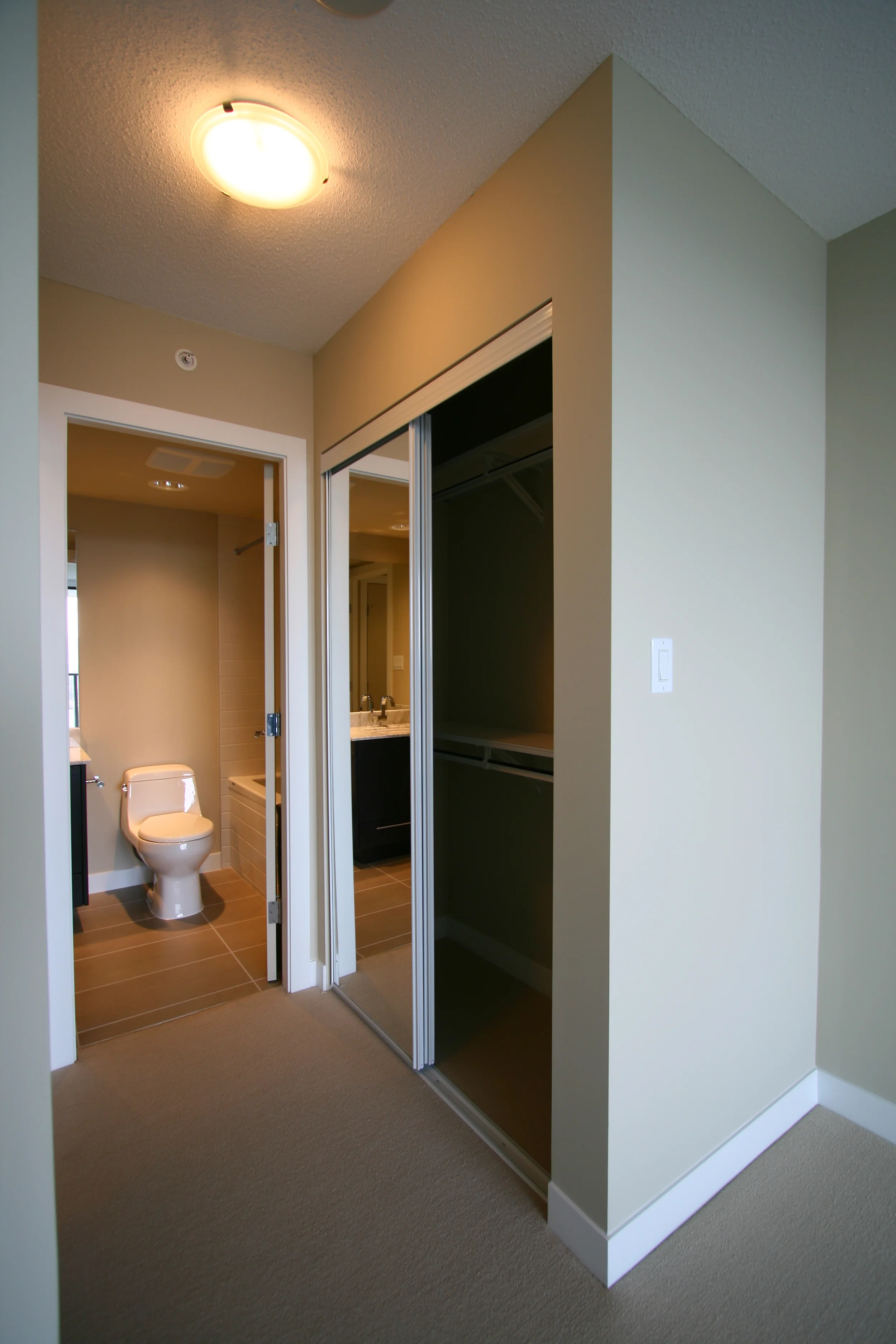 26-Closet.JPG
