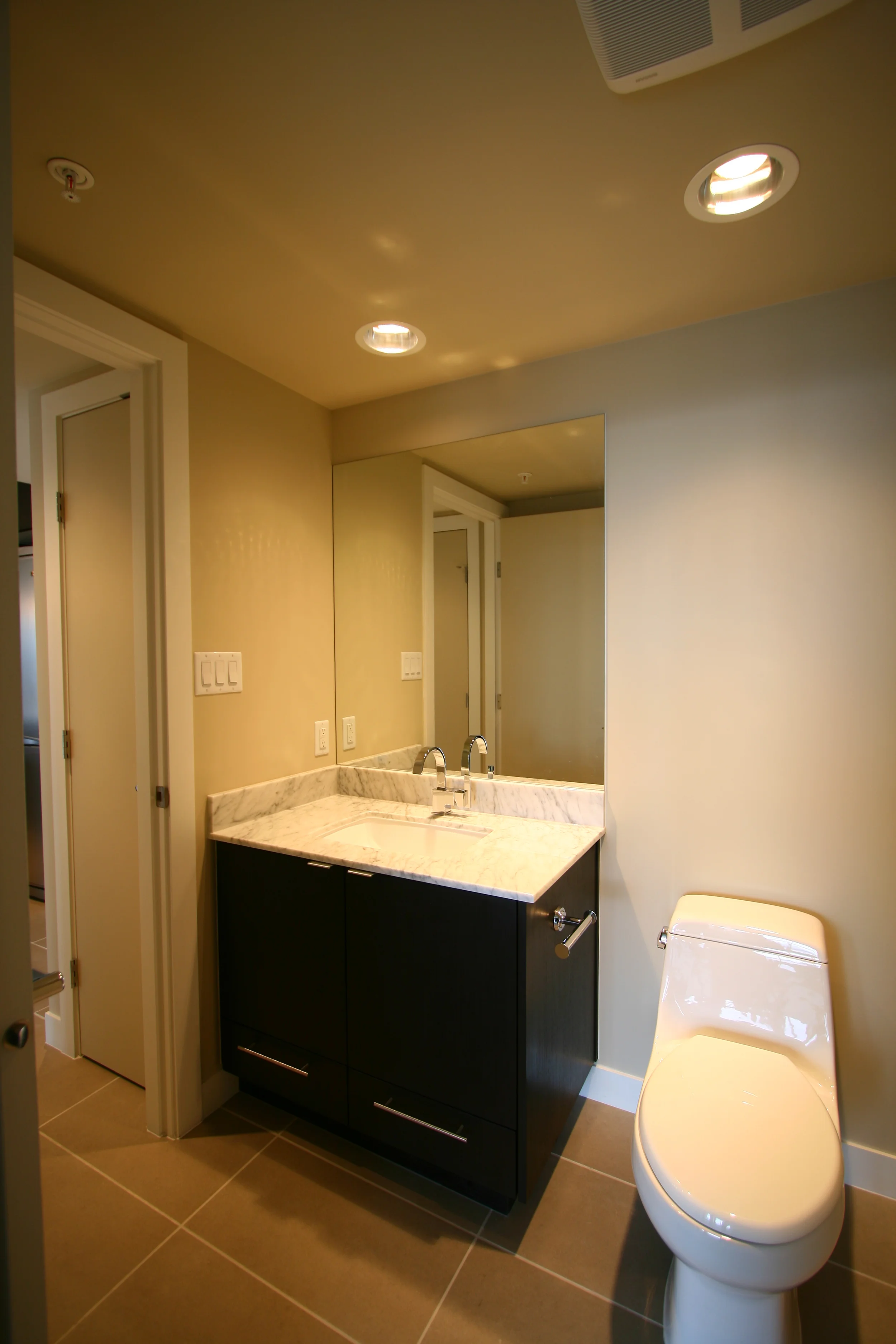 27-Bathroom1.JPG