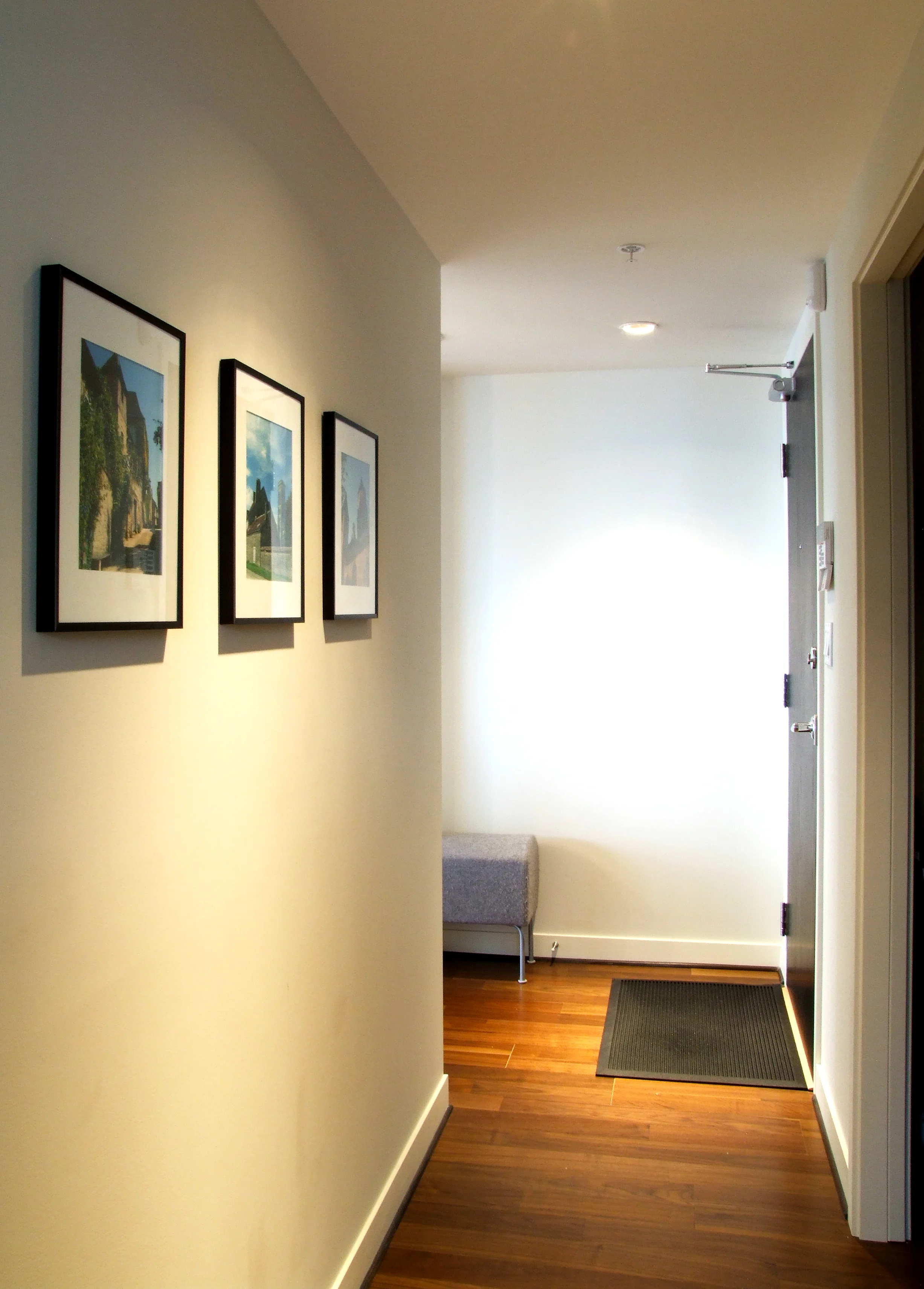 02-Hallway1.JPG