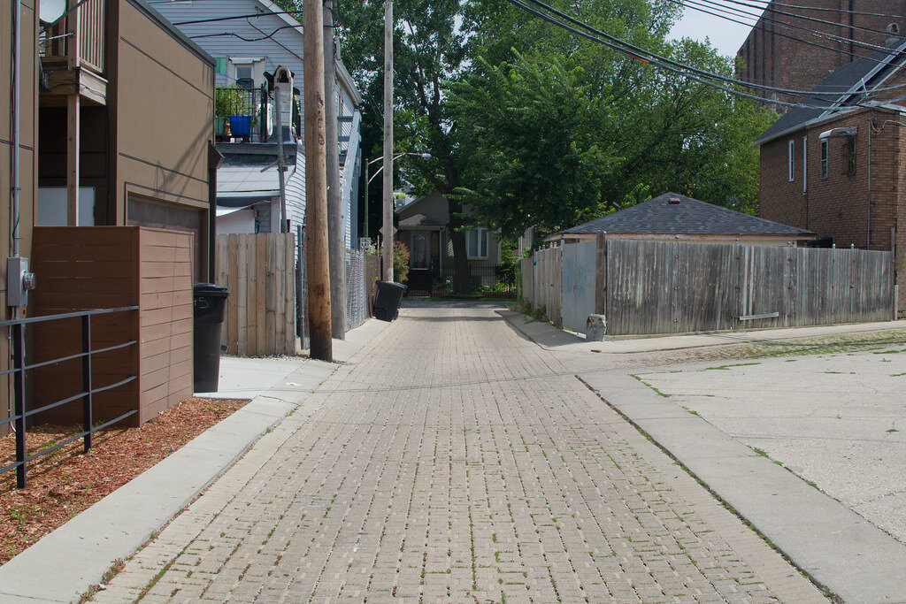  Decorative unit paving beautifies streets and laneways while also allowing stormwater to percolate into the soil.  Location: Chicago, Illinois  Image credit: Center for Neighbourhood Technologies 