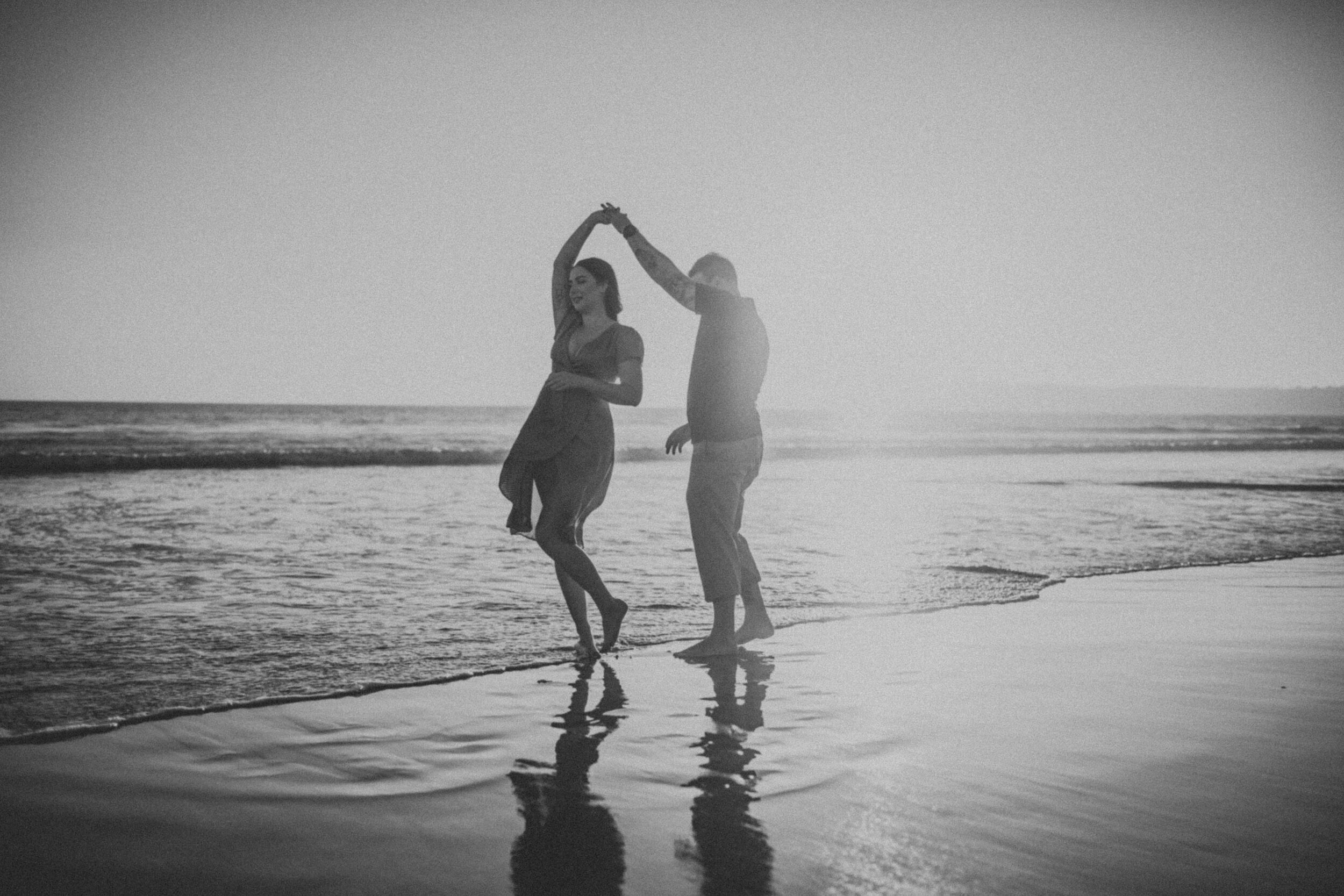 coronado-beach-engagement-session-valerielendvayphoto-064.jpg