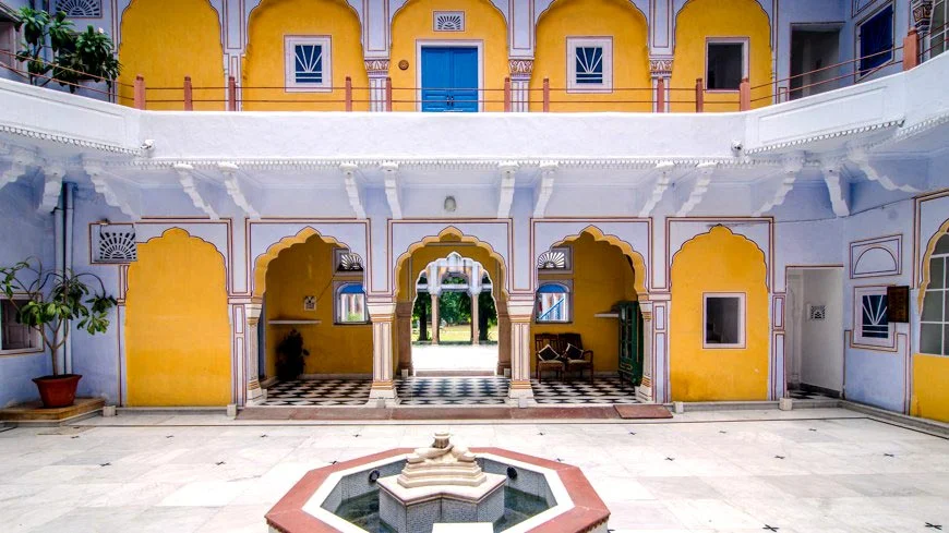 Diggi_Palace_courtyard.jpg