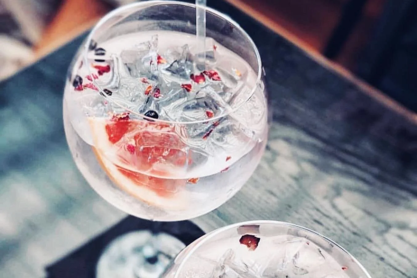 Create Cocktails at-home with Gin Gift Boxes