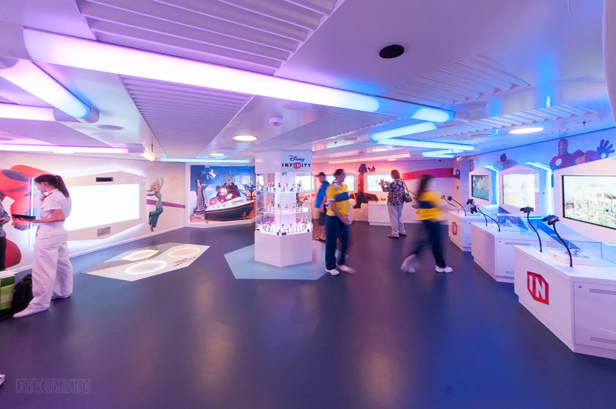DCLBlog_SGS_8864_Disney-Infinity-Oceaneer-Club-Disney-Dream.jpg