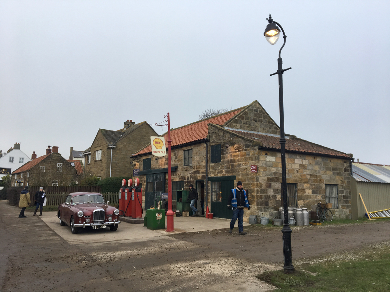 Ext Petrol Station_2_Phantom Thread_Adam Squires 2017.jpg