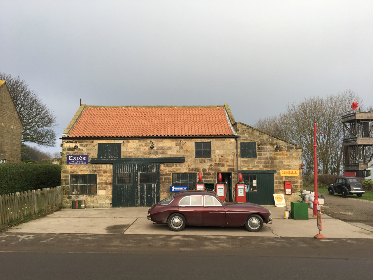 Ext Petrol Station1_Phantom Thread_Adam Squires 2017.jpg