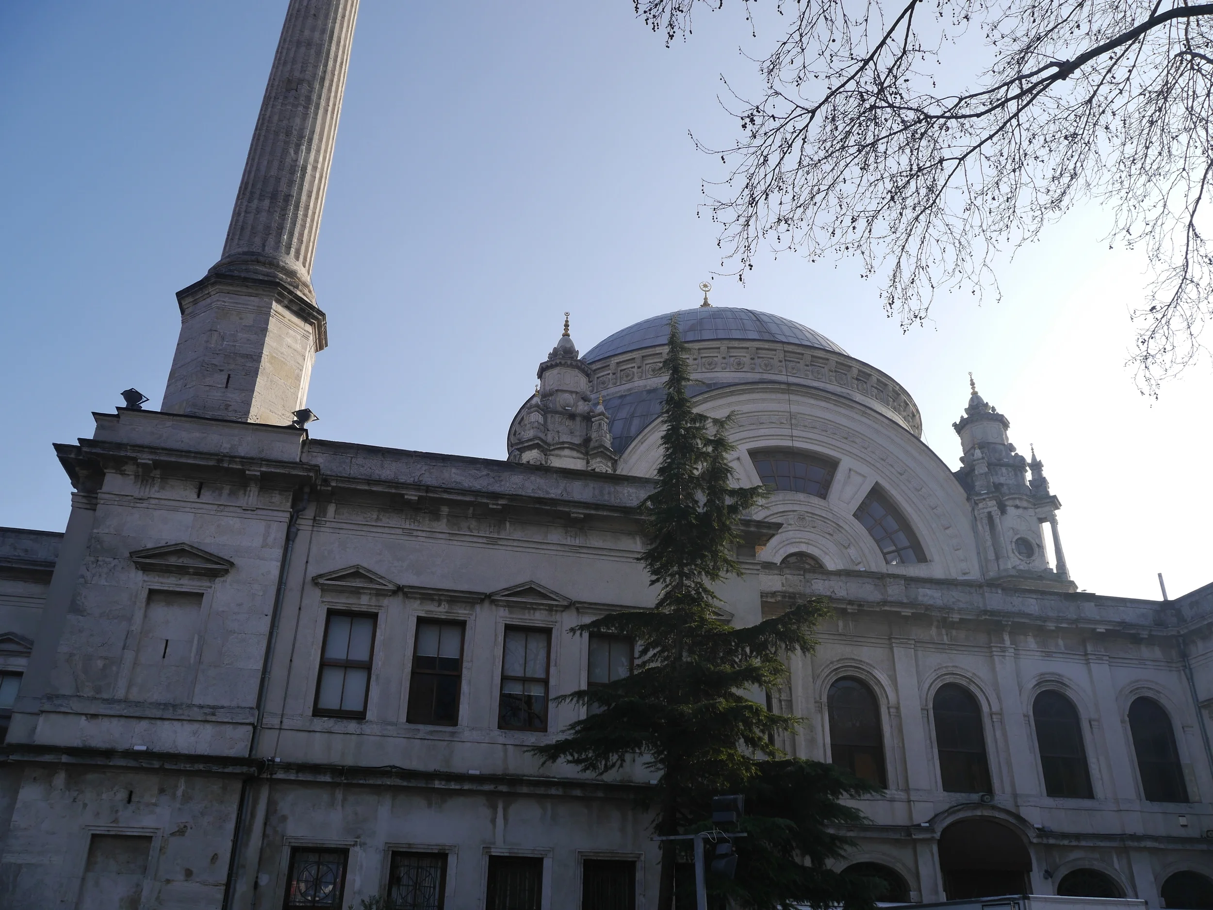   Dolmabahçe Mosque . 