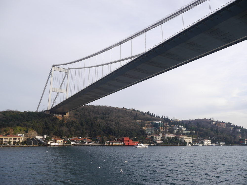  The underside of the Faith Sultan Mehmet Bridge is surprisingly smooth. Maybe that's a strange thing to notice. Are all suspension bridges like that? 