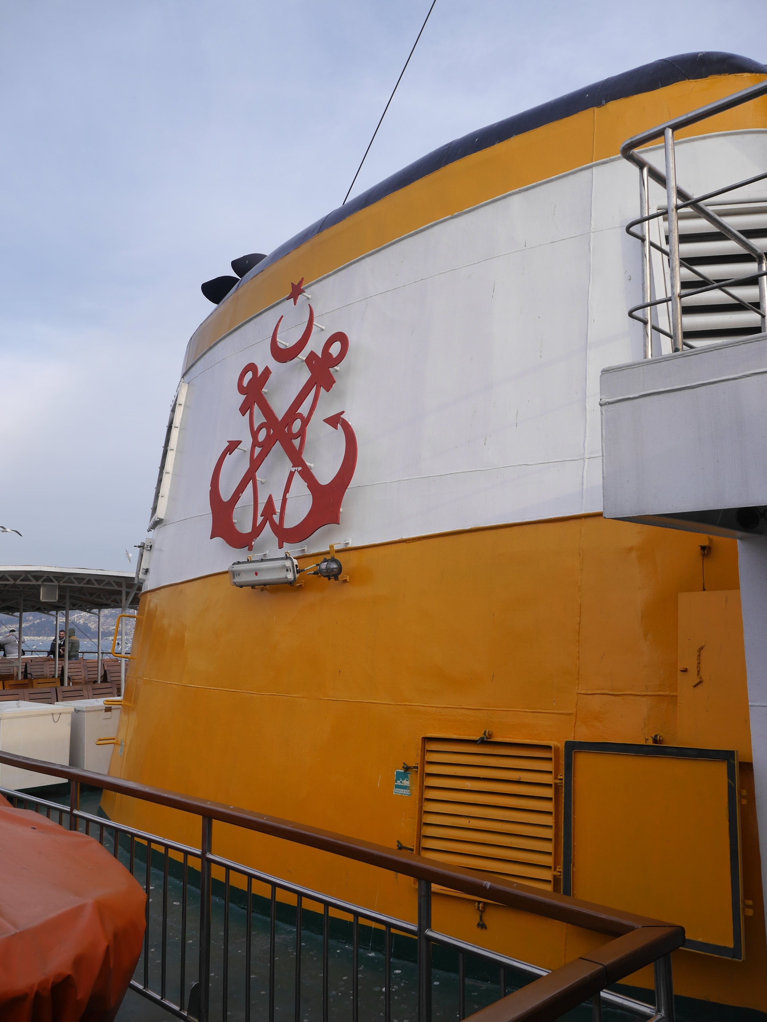  The  ferry company 's (rather handsome) insignia. 