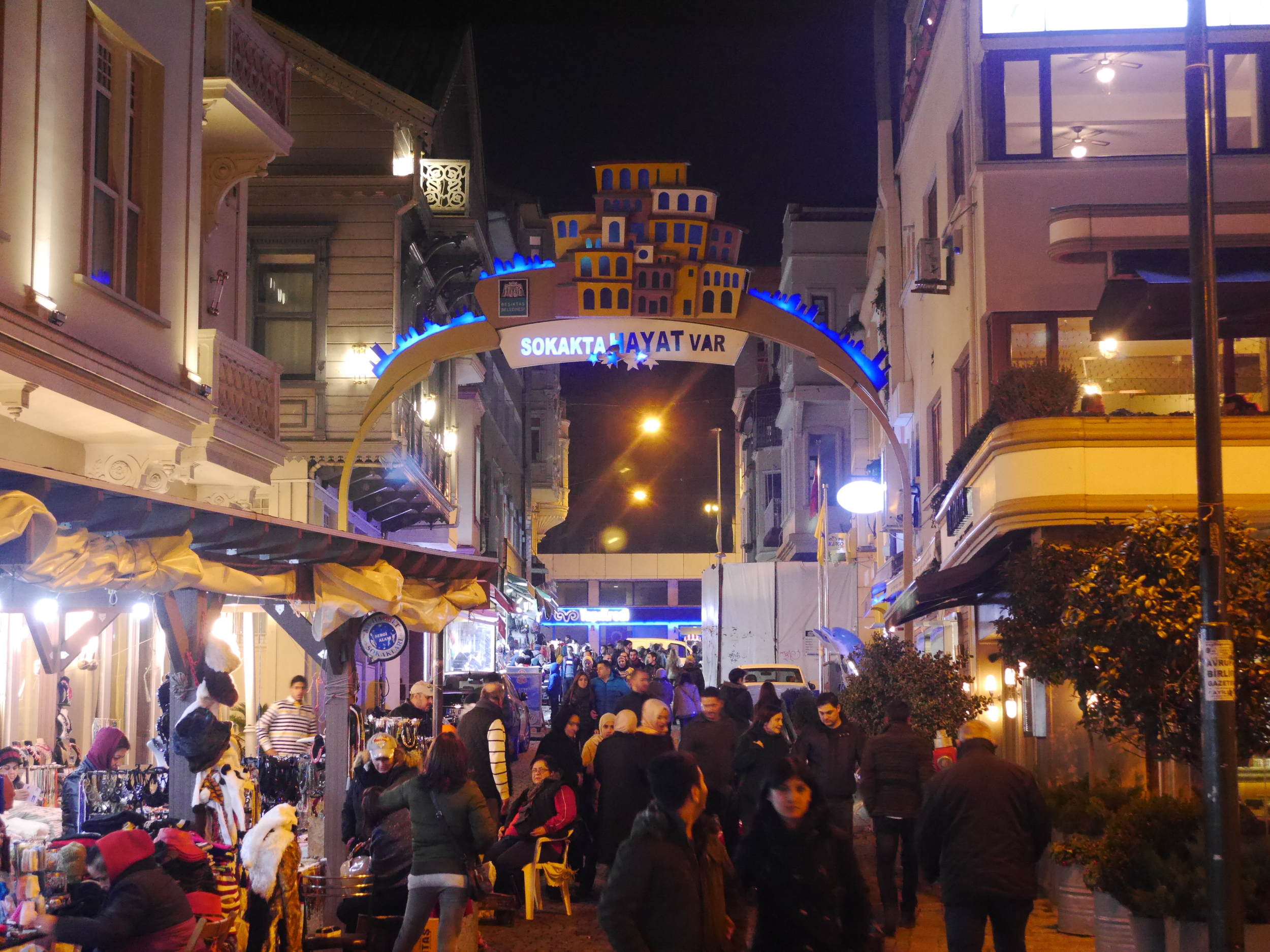  A cool arch/sign. 