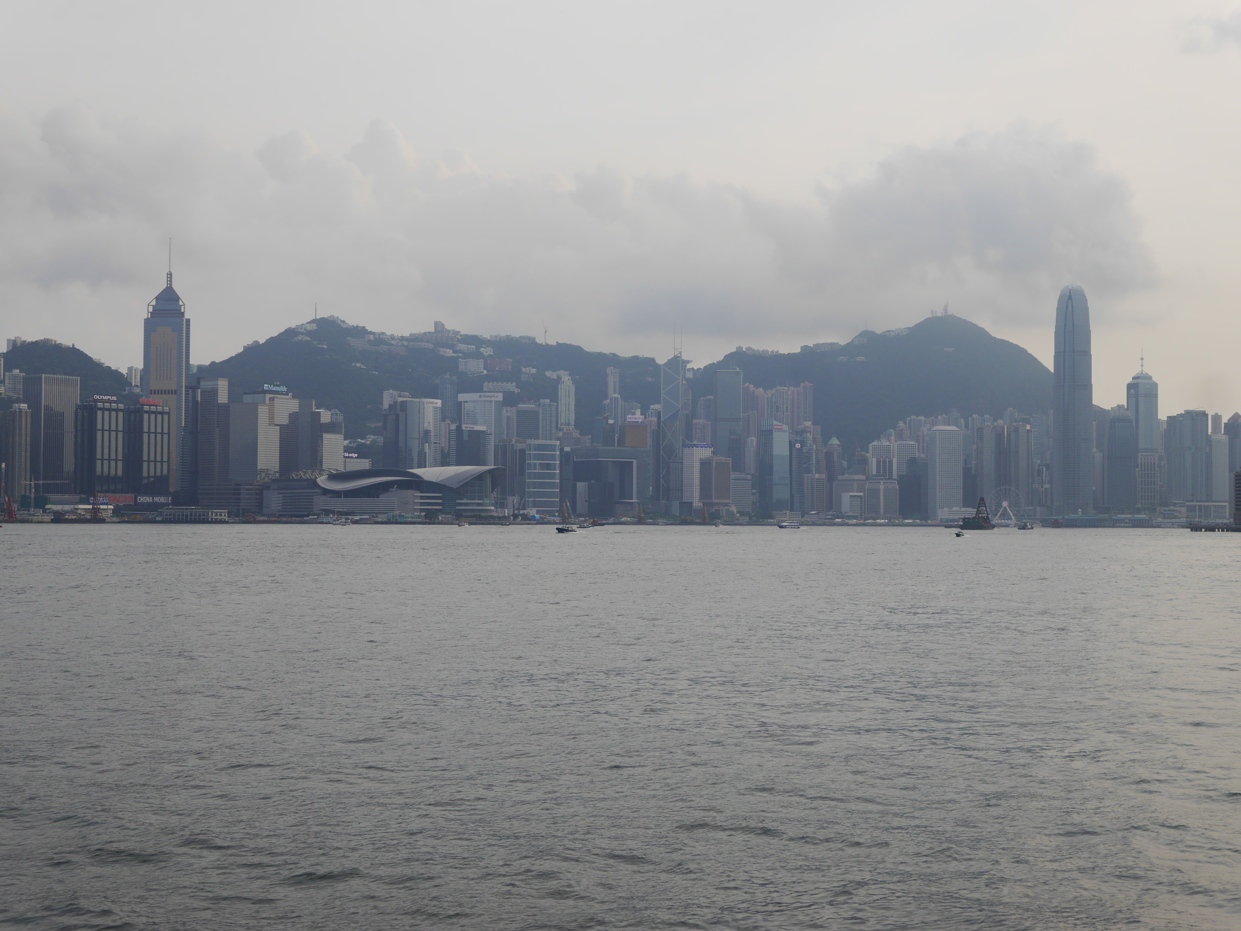  A wider view of the Hong Kong Island waterfront. 