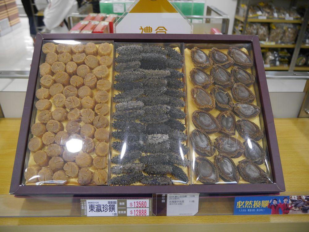  A variety pack! Scallops, sea cucumbers, and abalone. Only $1700! 