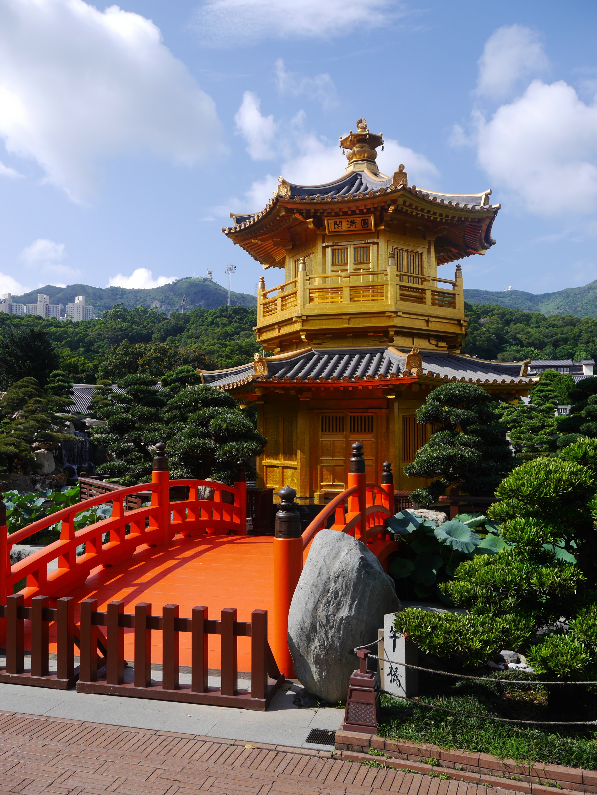  A life size (and much more colorful) example of Chinese architecture. 