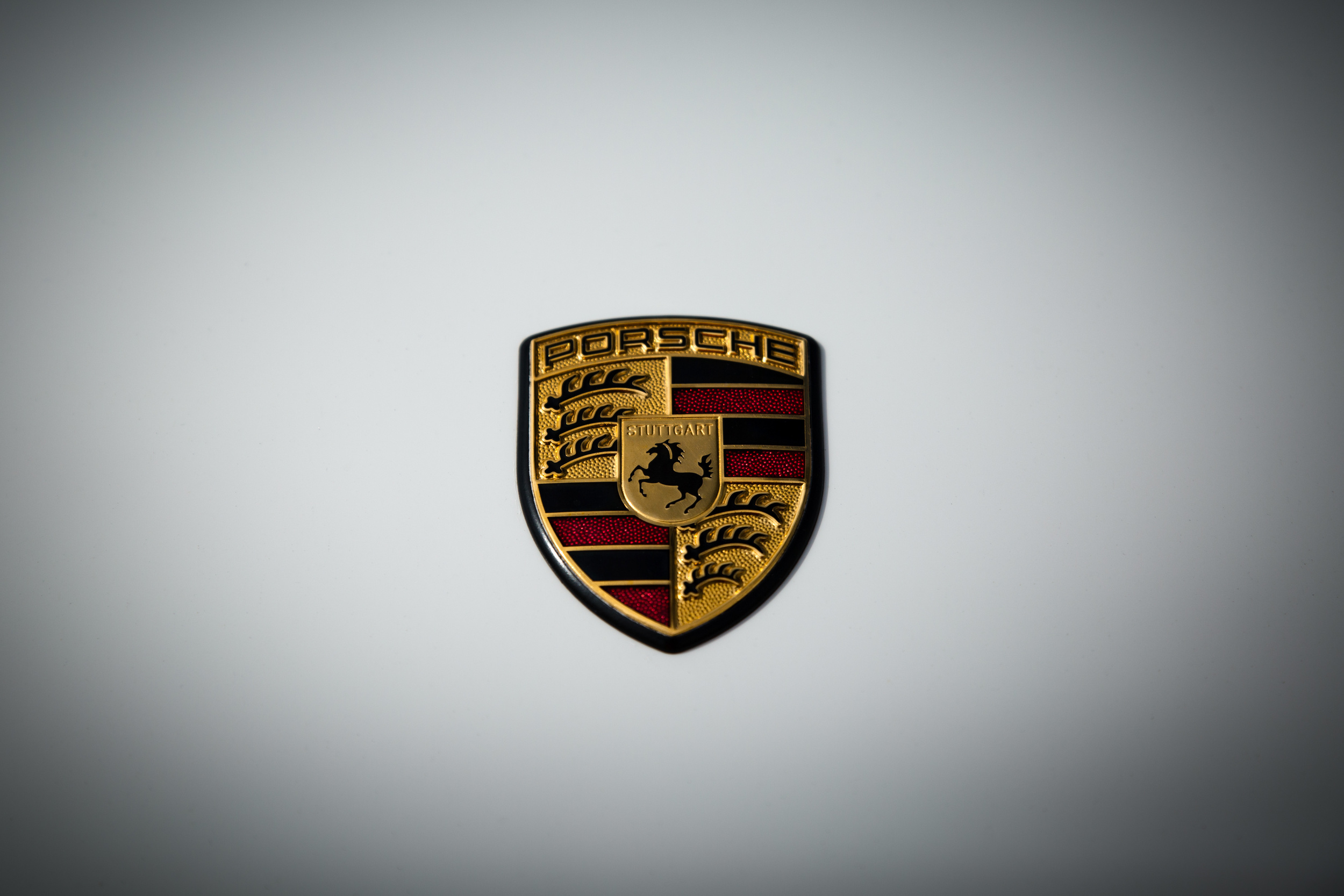 Porsche_Logo_MG_8255.jpg