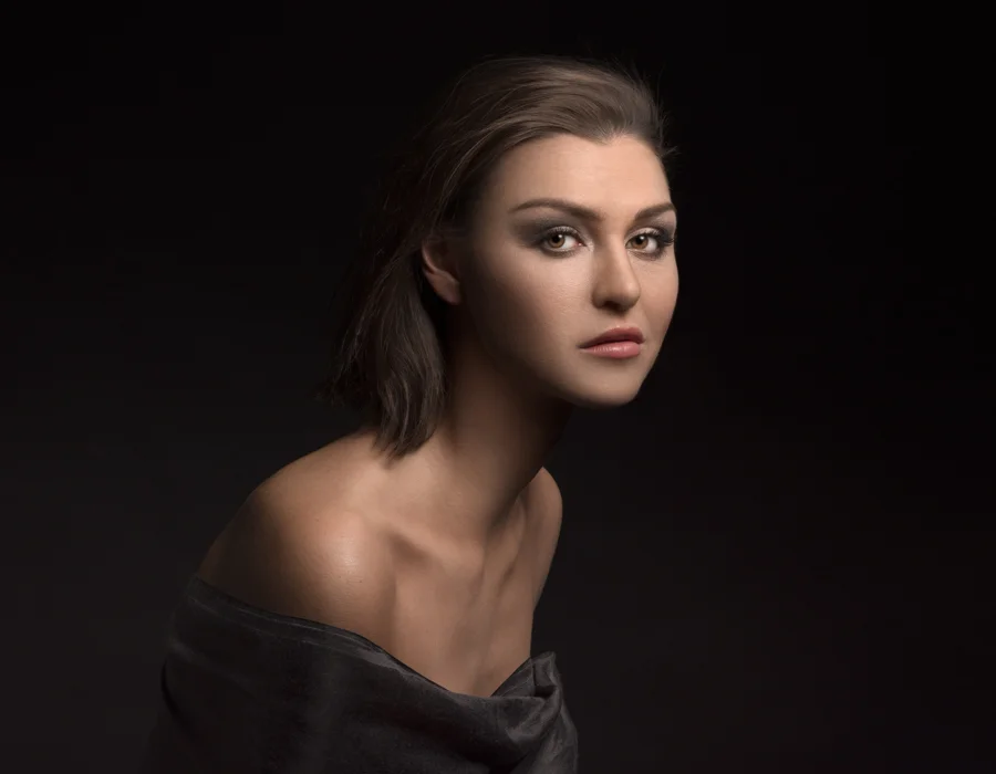 Makeup: Tora Chirila