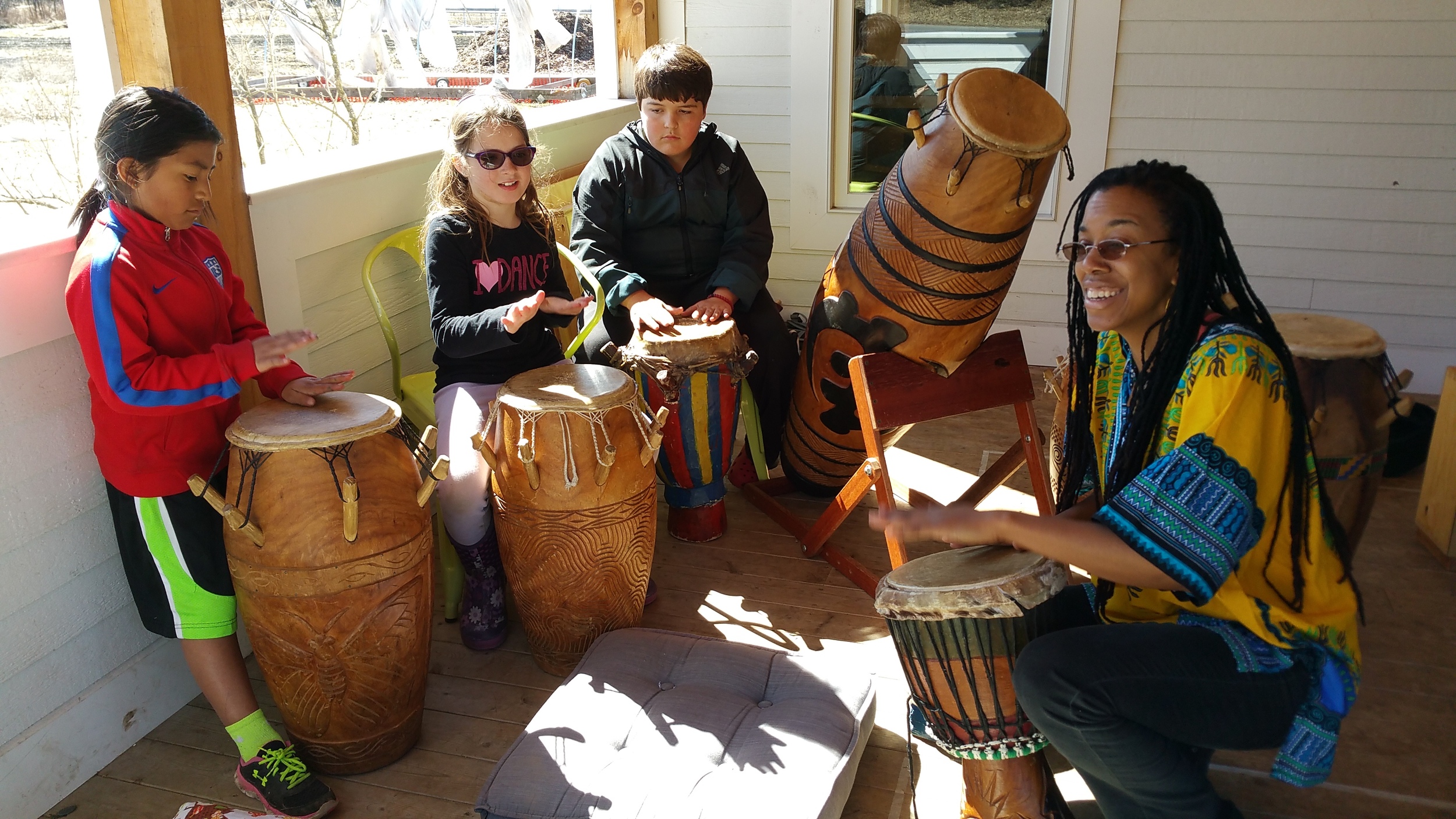 Zili Misik with Kera Washington on the porch at Woodland!