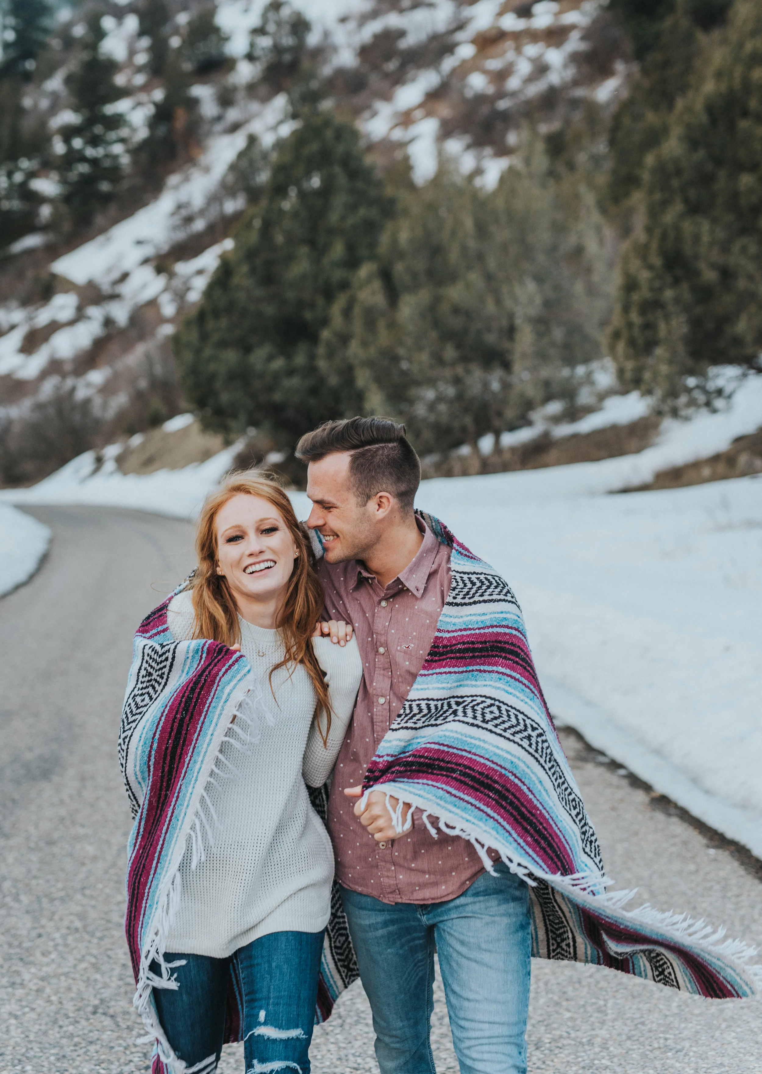  warming up together in a blanket winter photo shoot session couple pose inspiration adorable couple they are so in love winter photo shoot session engagement goals engagement session winter engagement beautiful couple #winter #engagementsession #cou