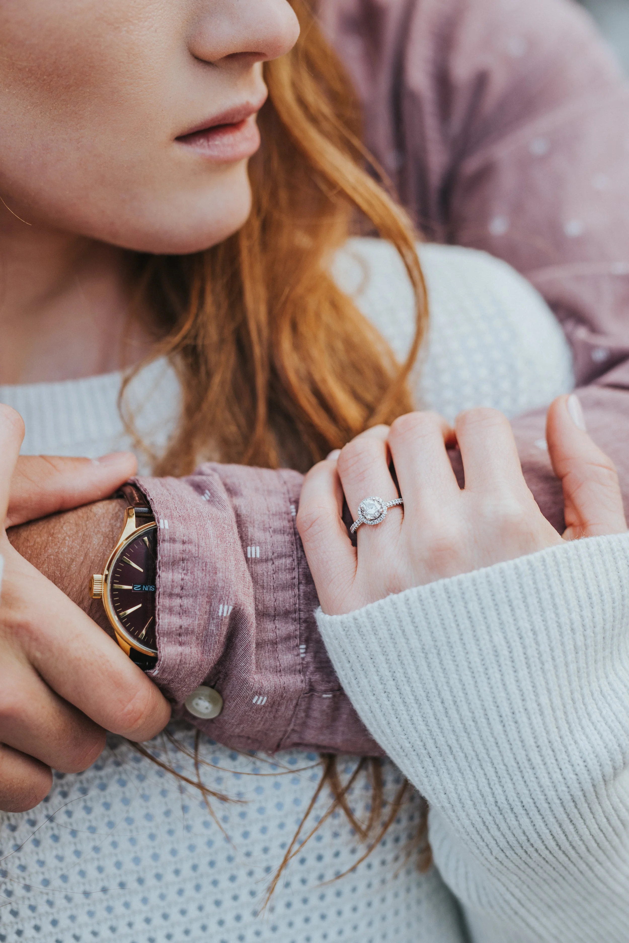  gorgeous photo shoot session showing off the engagement ring couple pose inspiration unique couple pose inspiration beautiful engagement photo shoot aesthetic professional utah photographer gorgeous couple unique photo shoot session #winter #engagem