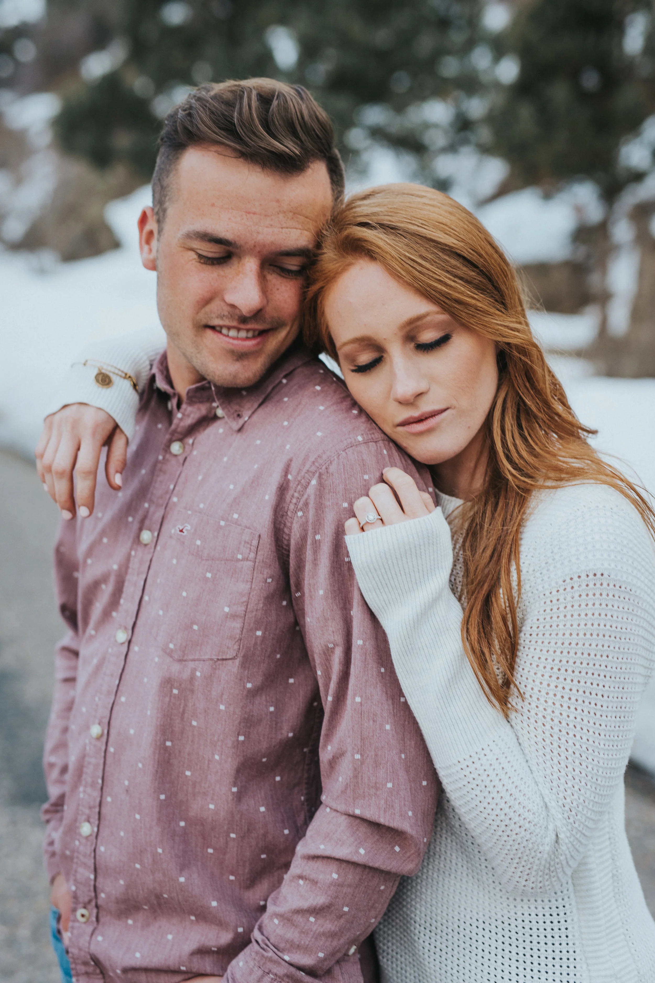  beautiful romantic couple pose inspiration gorgeous couple engagement photo shoot inspiration ideas and goals engagement photo shoot aesthetic inspiration winter photo shoot session attire inspiration for men and women  #winter #engagementsession #c