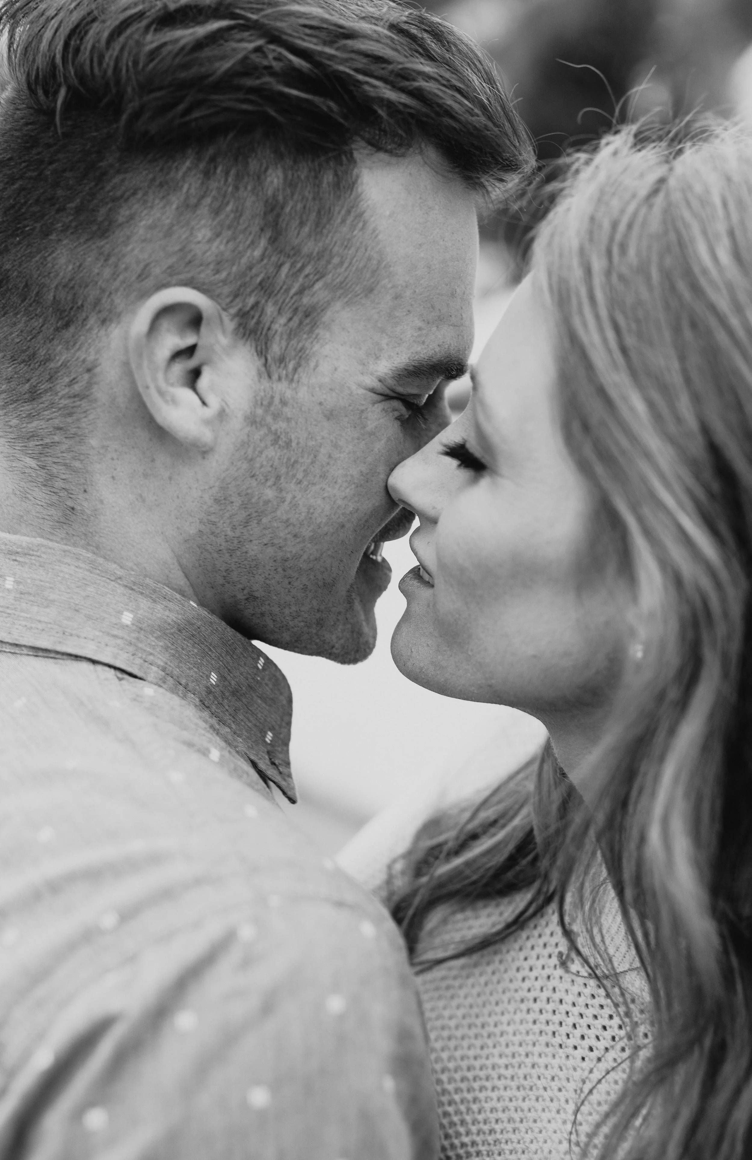  romantic couple pose inspiration beautiful black and white photo shoot session engagement session style inspiration beautiful photography style photography style inspiration winter photo shoot session inspiration winter goals   #winter #engagementse