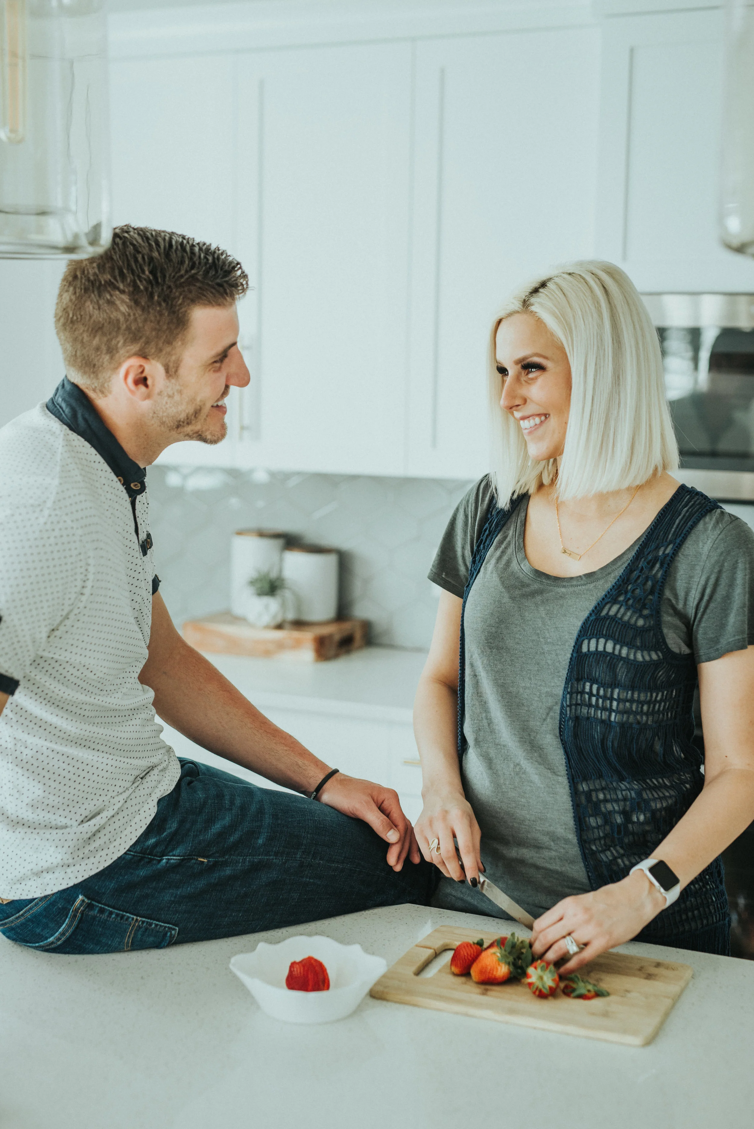  cache valley photographer Logan utah in home romantic photoshoot happy couple couple goals relationship goals kitchen photoshoot lifestyle photoshoot family photos couple posing ideas what to wear to couple session outfit inspo future parents #logan