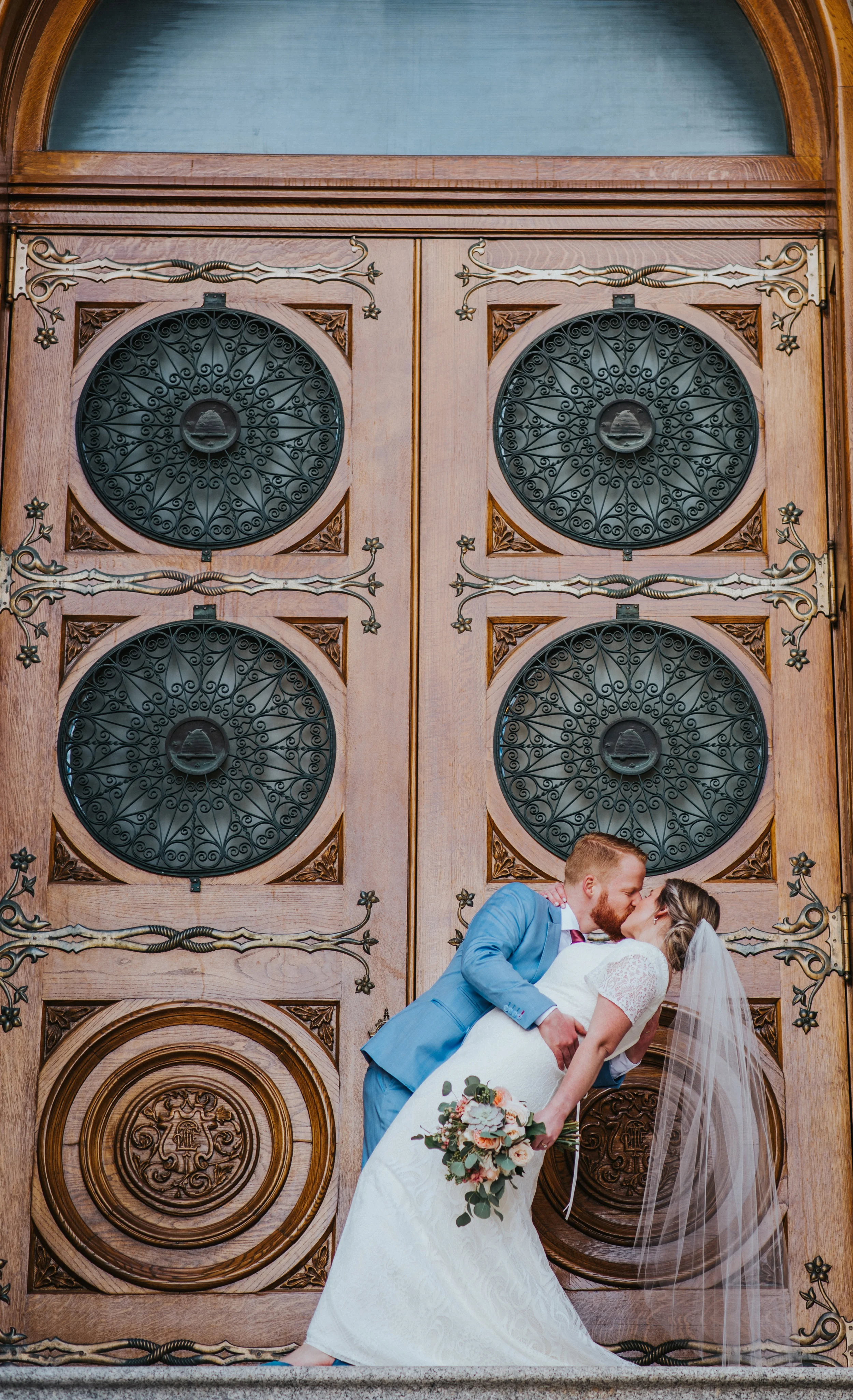 salt lake city temple doors lds temple wedding photos couple kissing dipping photos romantic pastel wedding colors norther utah wedding photography professional fall wedding #northernutahweddingphotographer #saltlakecityphotographer #weddingphotos #