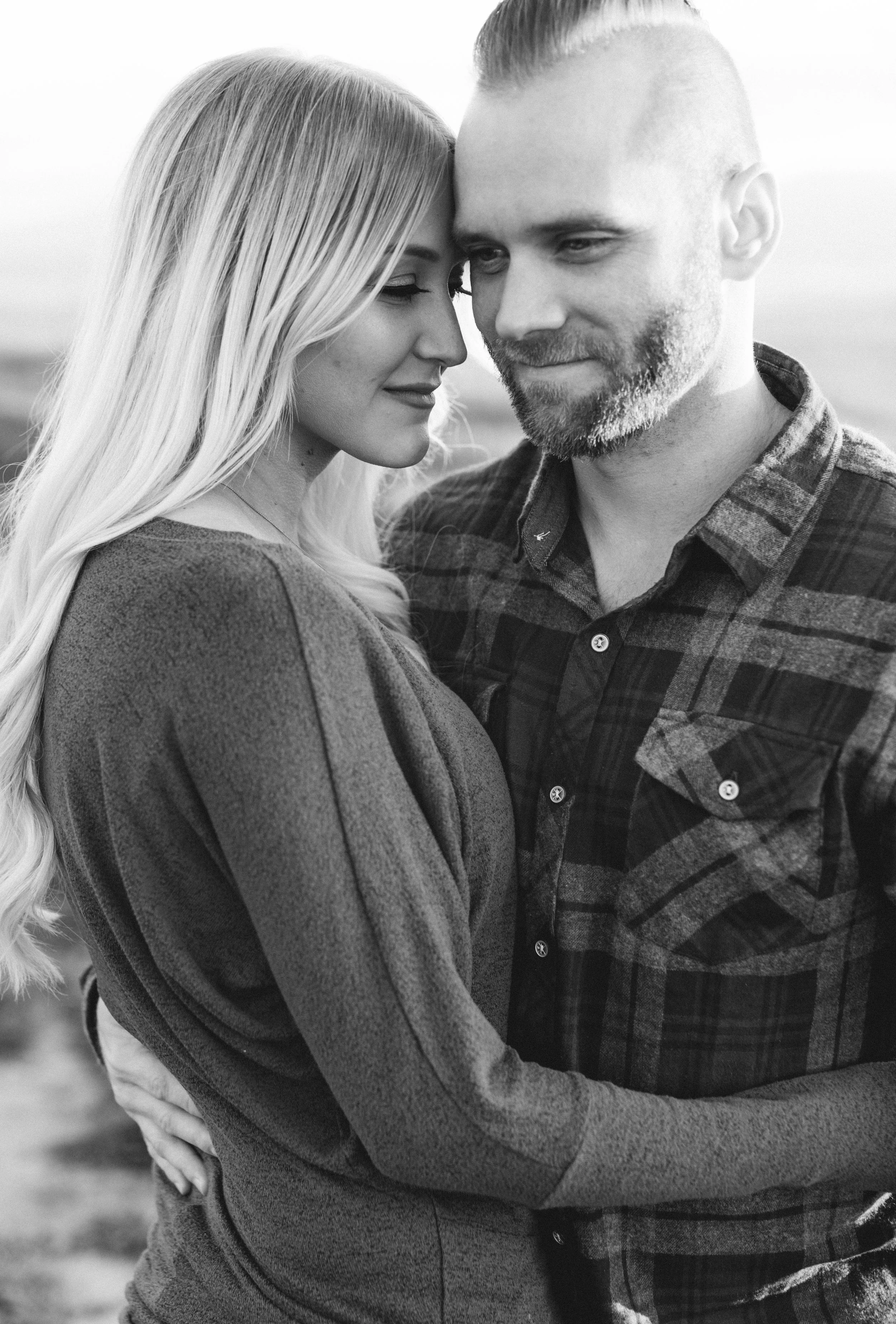  tunnel springs engagement session professional northern utah engagement photography logan utah cache valley photographer black and white casual fall session plaid shirt hugging romantic #engagementphotography #nothernutahphotographer #loganutah #tun