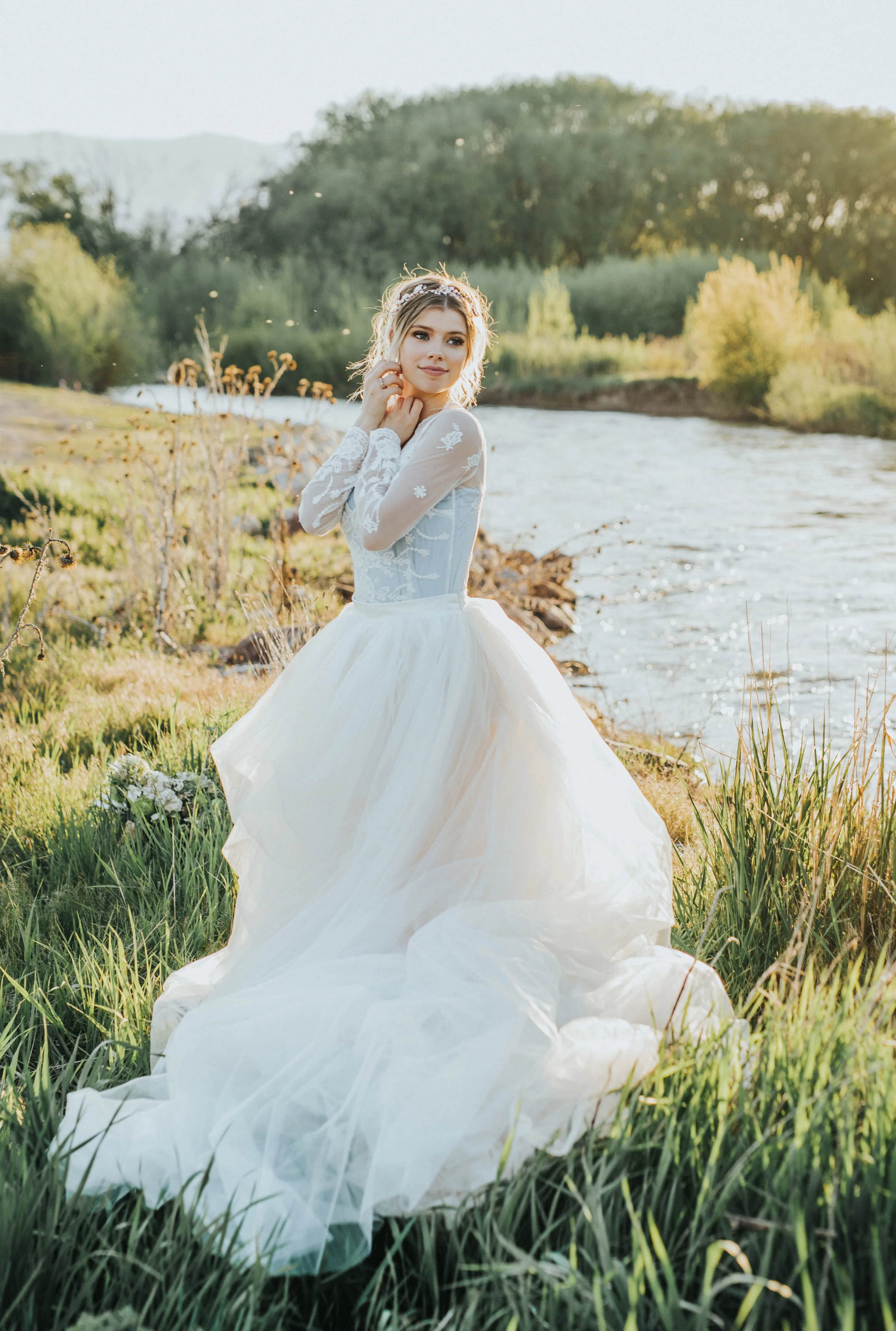  the focus collective workshop styled shoot bridal photos wedding photos wedding dress inspo bridal posing ideas how to pose a bride ball gown wedding dress utah photographer logan utah wedding photography bride posing in a field long sleeve wedding 