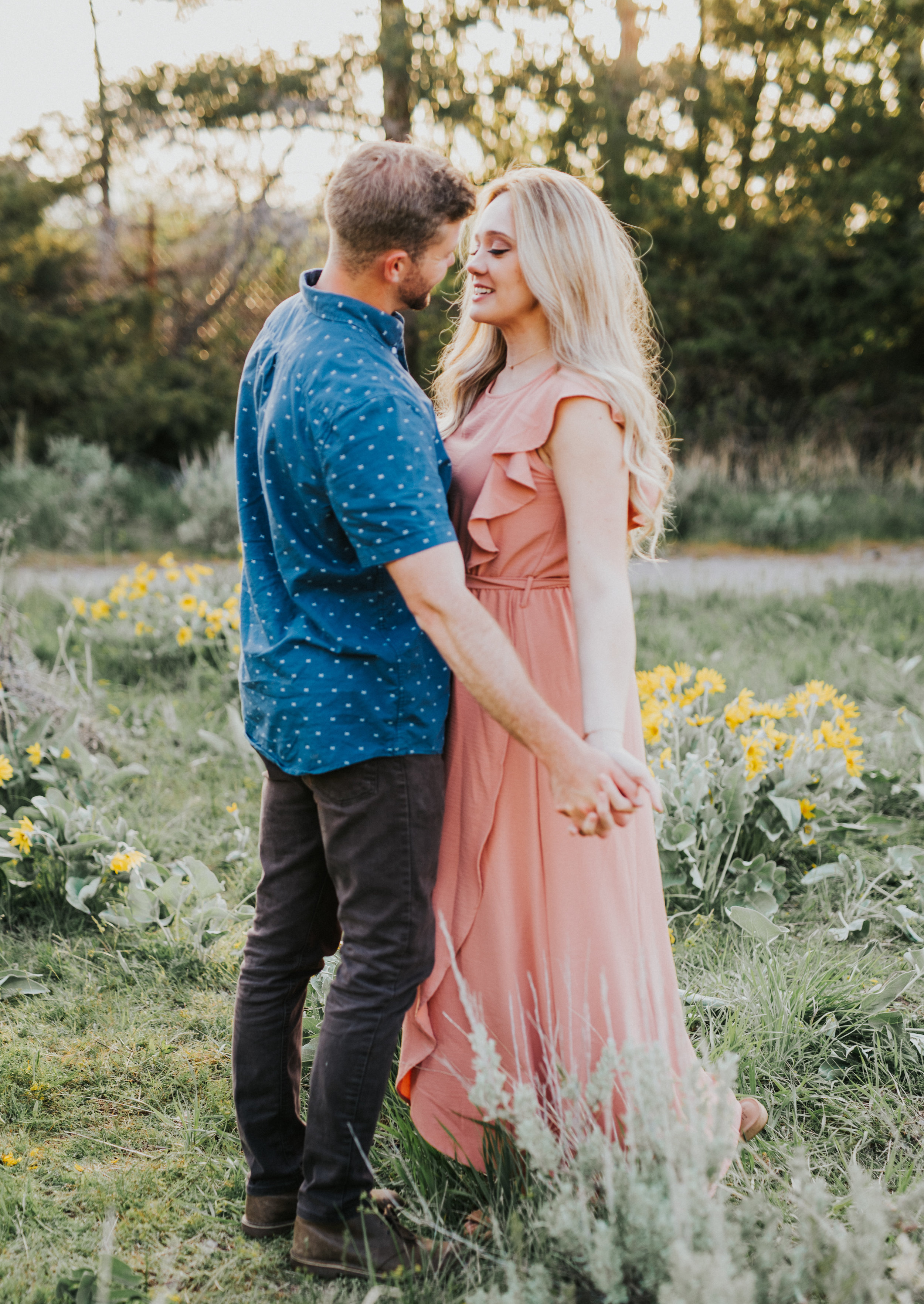  the focus collective workshop photographer workshop mentor session blue and pink outfit inspo semi casual outfit engagement session posing ideas for couples couple standing in a field location ideas for engagement photos engagement photo ideas coupl