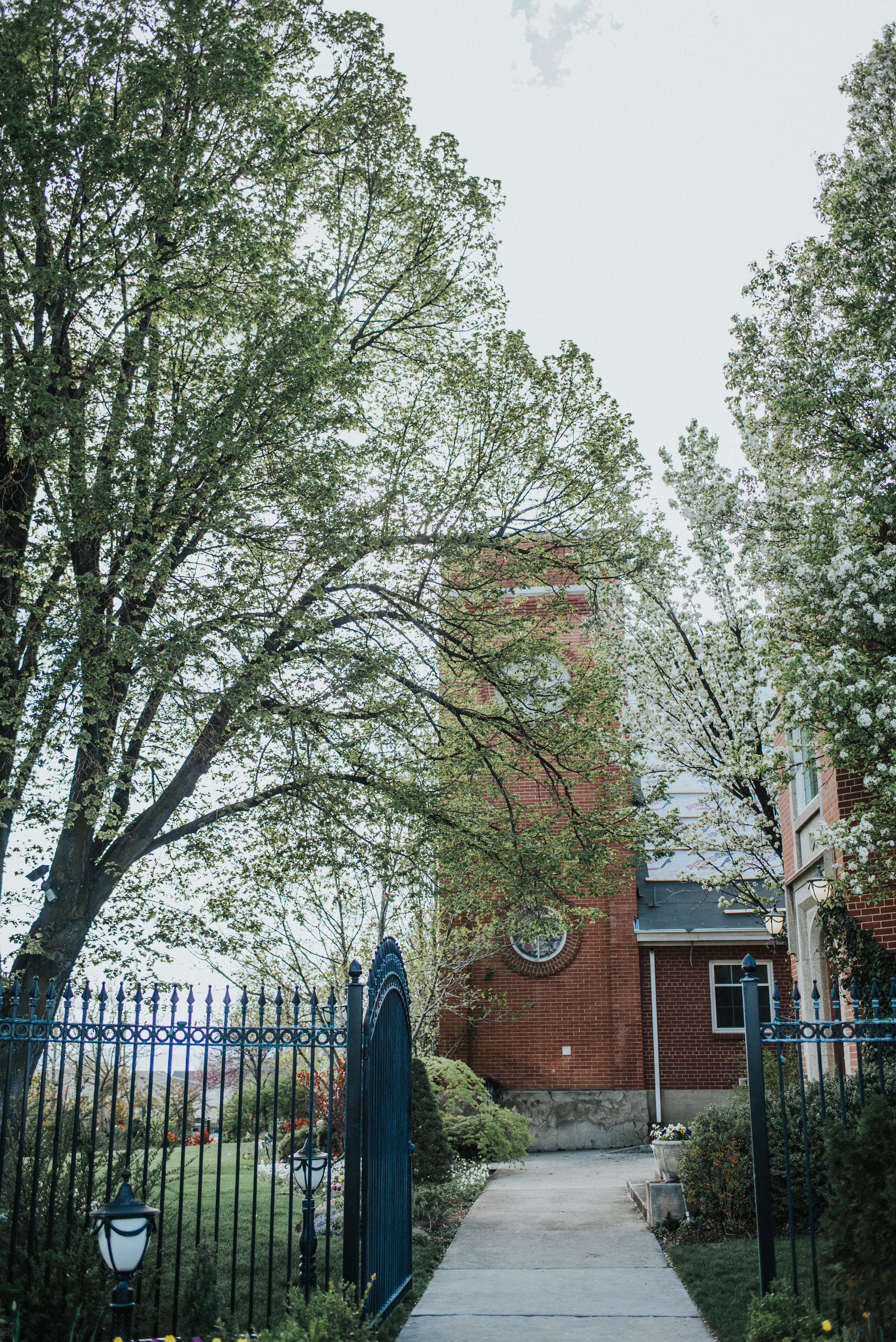  payson utah northampton house wedding reception gated entrance wedding prep best payson utah wedding photographer details #professionalutahphotographer #paysonutah #northamptonhouse #ido #weddinginspo #ldstemple #justmarried #utah #paysonutahwedding