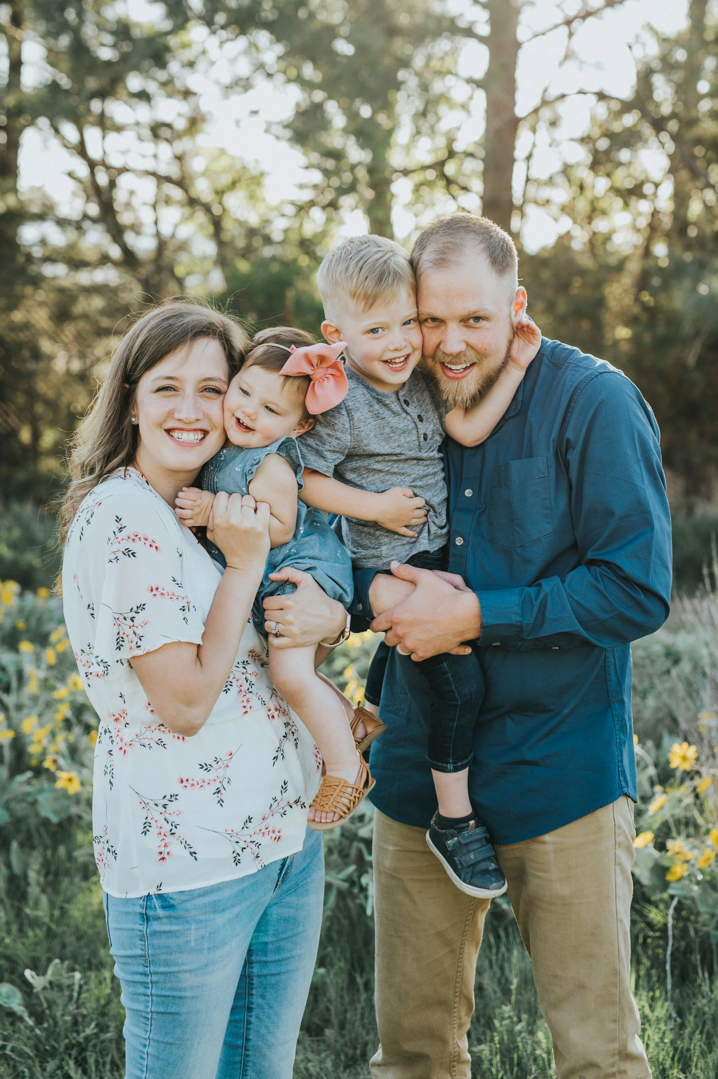  logan utah family photography utah photographer pastel outfit ideas semi casual outfit ideas family picture outfit ideas blue and pink outfit ideas what to wear to family photos siblings brother and sister parents posing ideas for four people family
