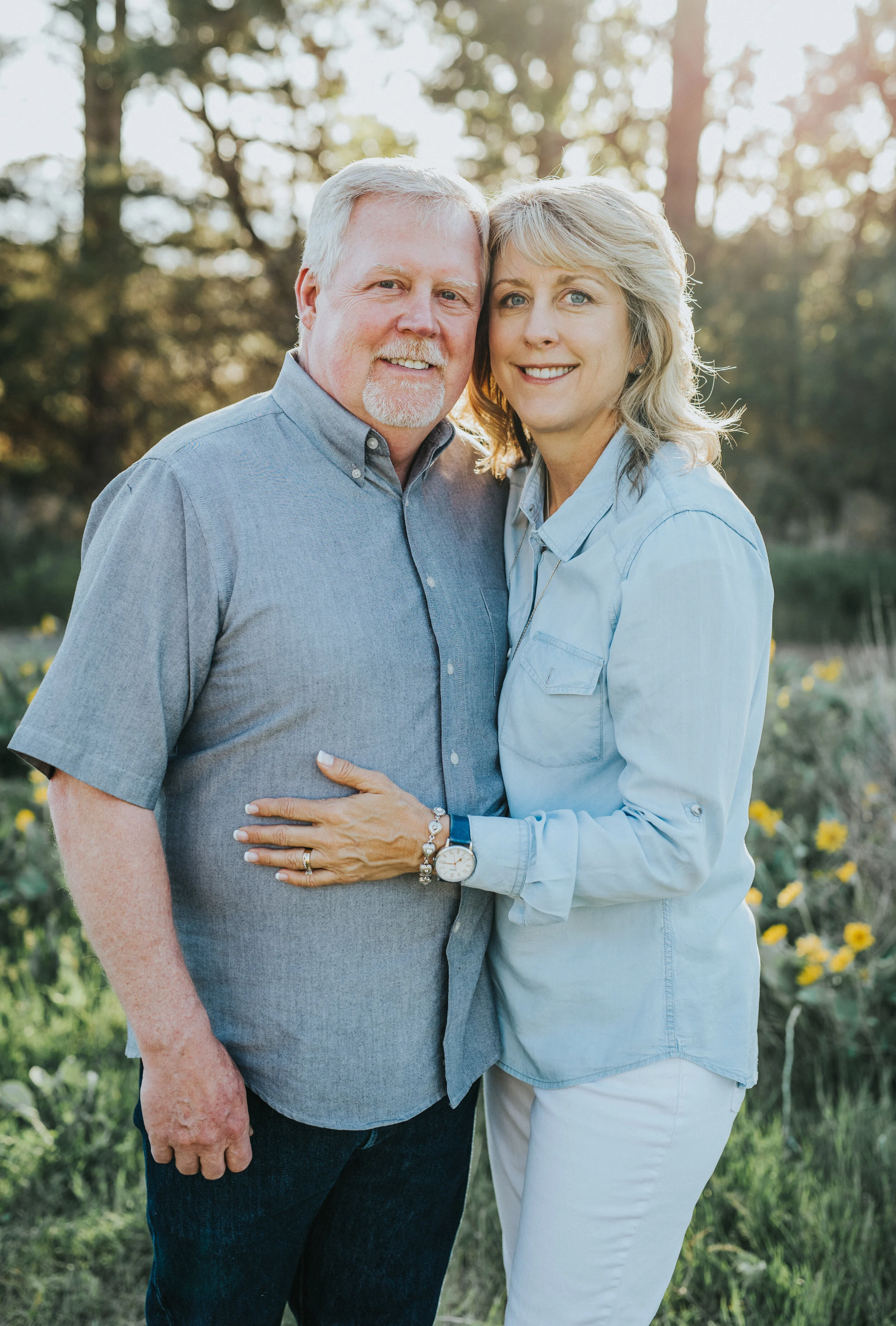  logan utah family photographer summer time semi casual outfit inspo blue outfit ideas what to wear to family photos extended family photo session mom and dad grandma and grandpa posing ideas for two people couple posing ideas two people standing in 