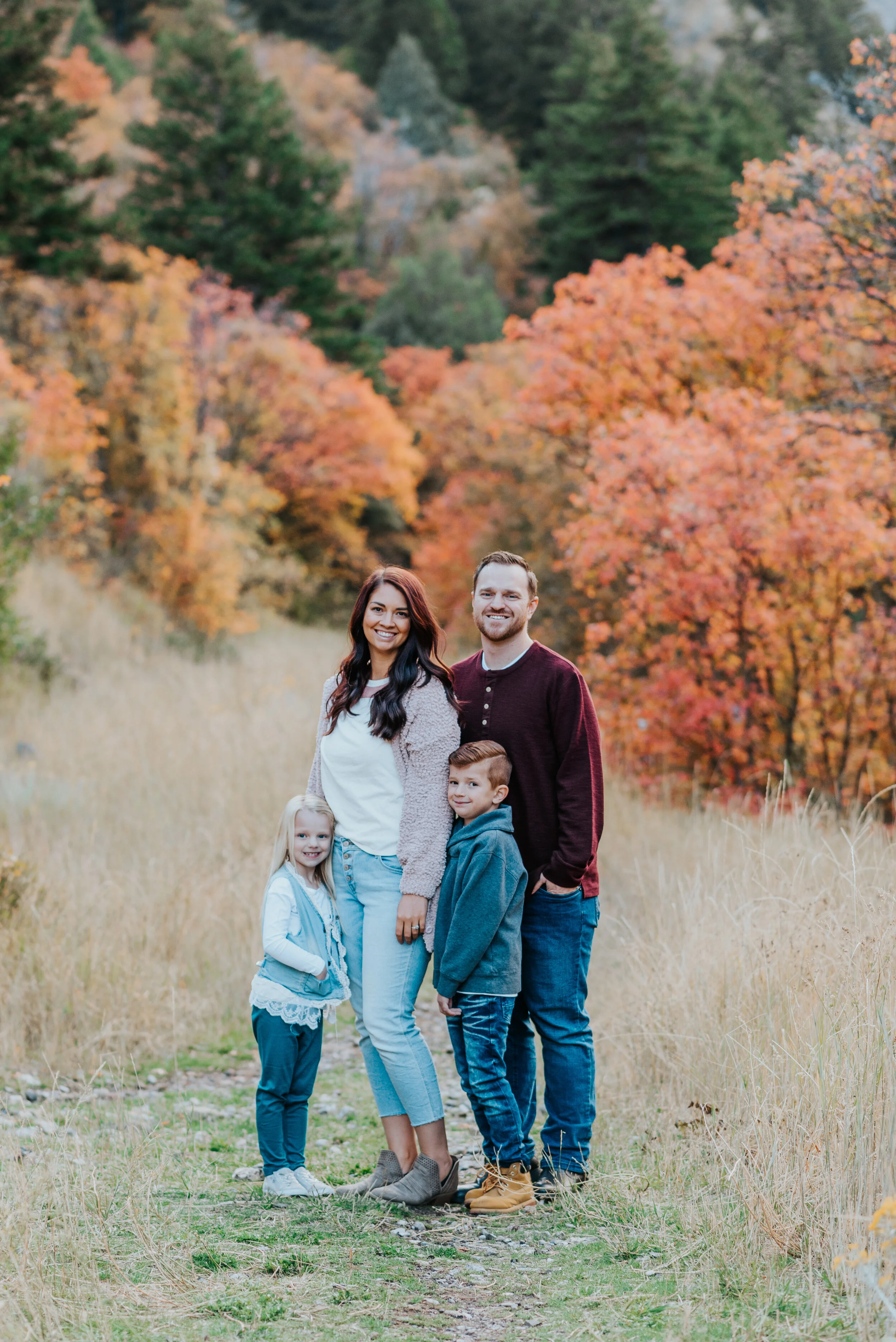  fall family photoshoot fall colors cache valley Logan Utah what to wear to family pictures fall outfit inspiration mom and dad siblings brother and sister cute family family of four posing ideas for family best friends  #cachevalleyfamilyphotographe