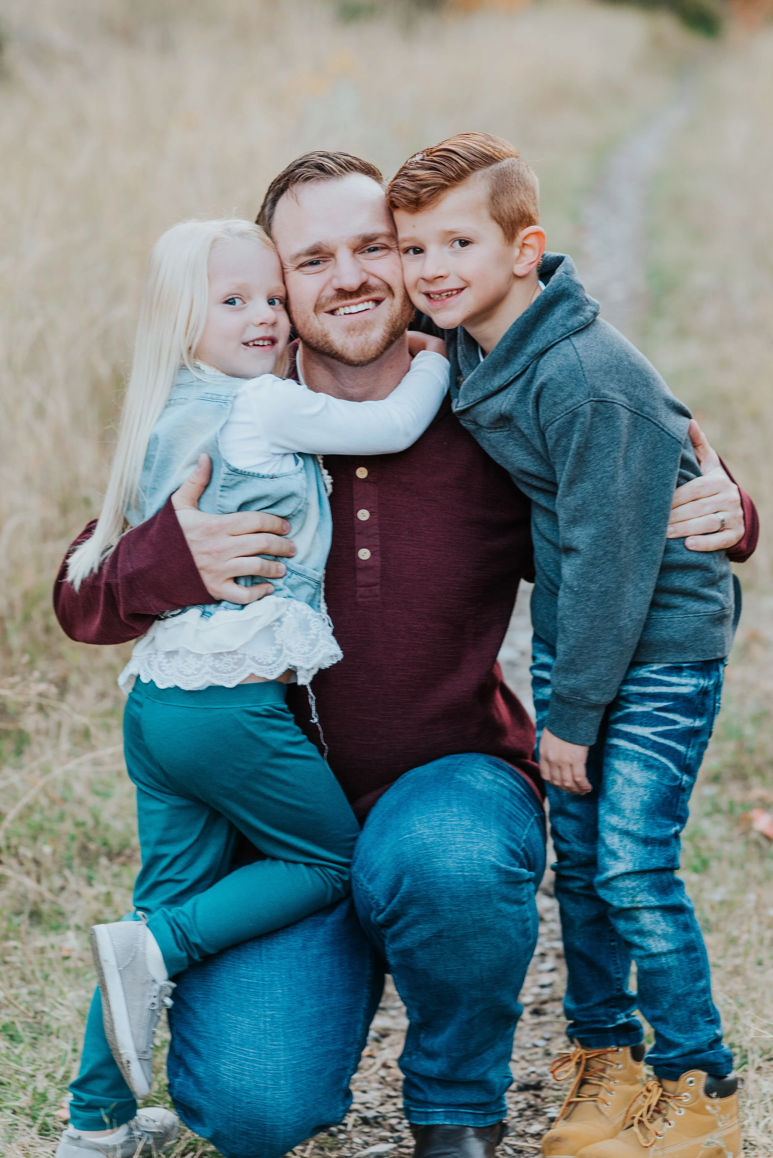  fall family photos cache valley family photographer Logan utah photographer family photos in the mountains dad and kids happy moments candid photos sill and happy photos best friends siblings brother and sister fall outfit inspo what to wear to fami