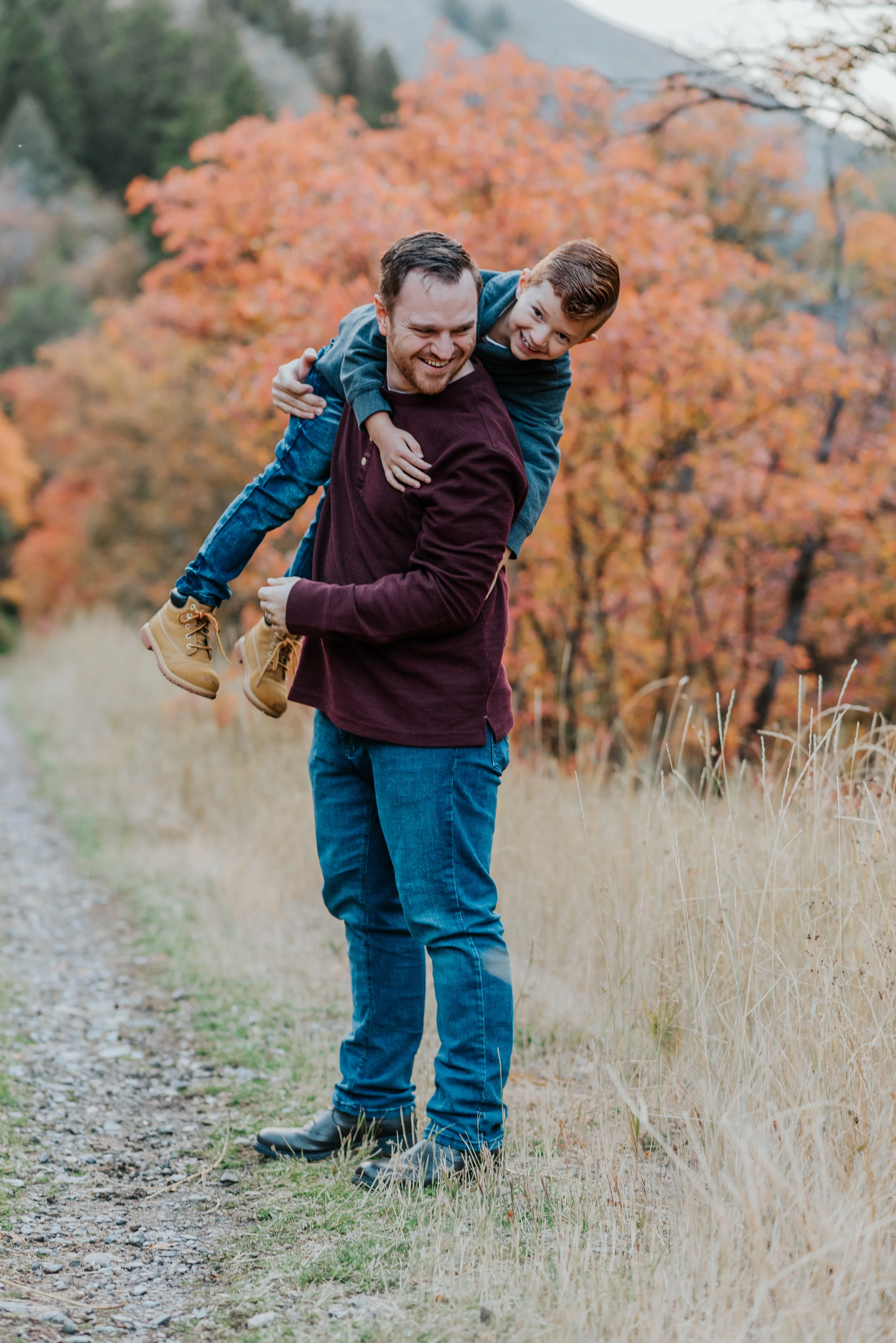  logan utah photographer cache valley dad and son family photo posing ideas fun poses for boys happy moments playful pictures fall family outfit inspo outfit ideas for boys fall color pallet blue jeans candid moments silly family photos happy kids fa