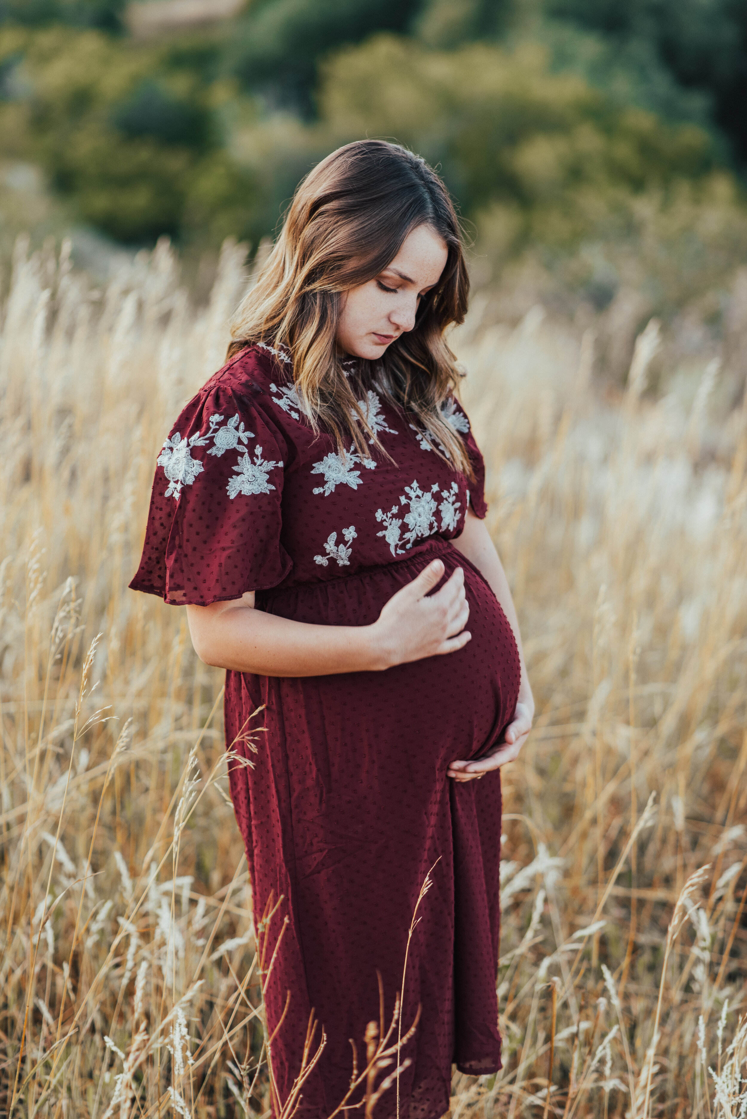  family pictures fall maternity photos by professional family photographer kristi alyse photo in logan utah cache valley maternity photographer #maternityphotos #familyphotos #loganutahfamilyphotographer #kristialysephoto #northernutahfamilyphotograp