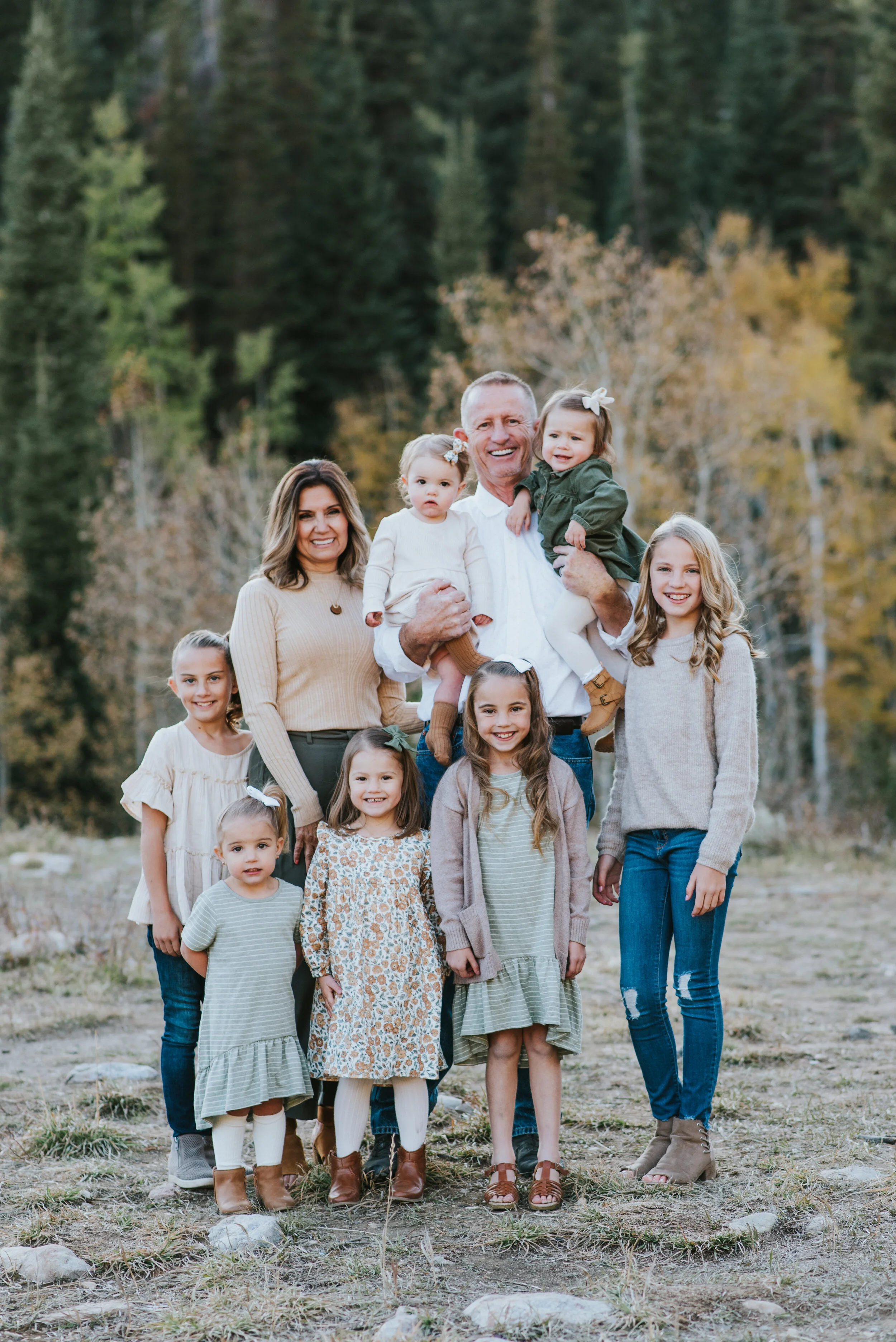  Extended family pictures grandma and grandpa with all the grandkids mom and dad family photos in northern utah family photographer logan utah family photo session outfit coordination beautiful grandchildren #kristialysephoto #familyphotographer #fam