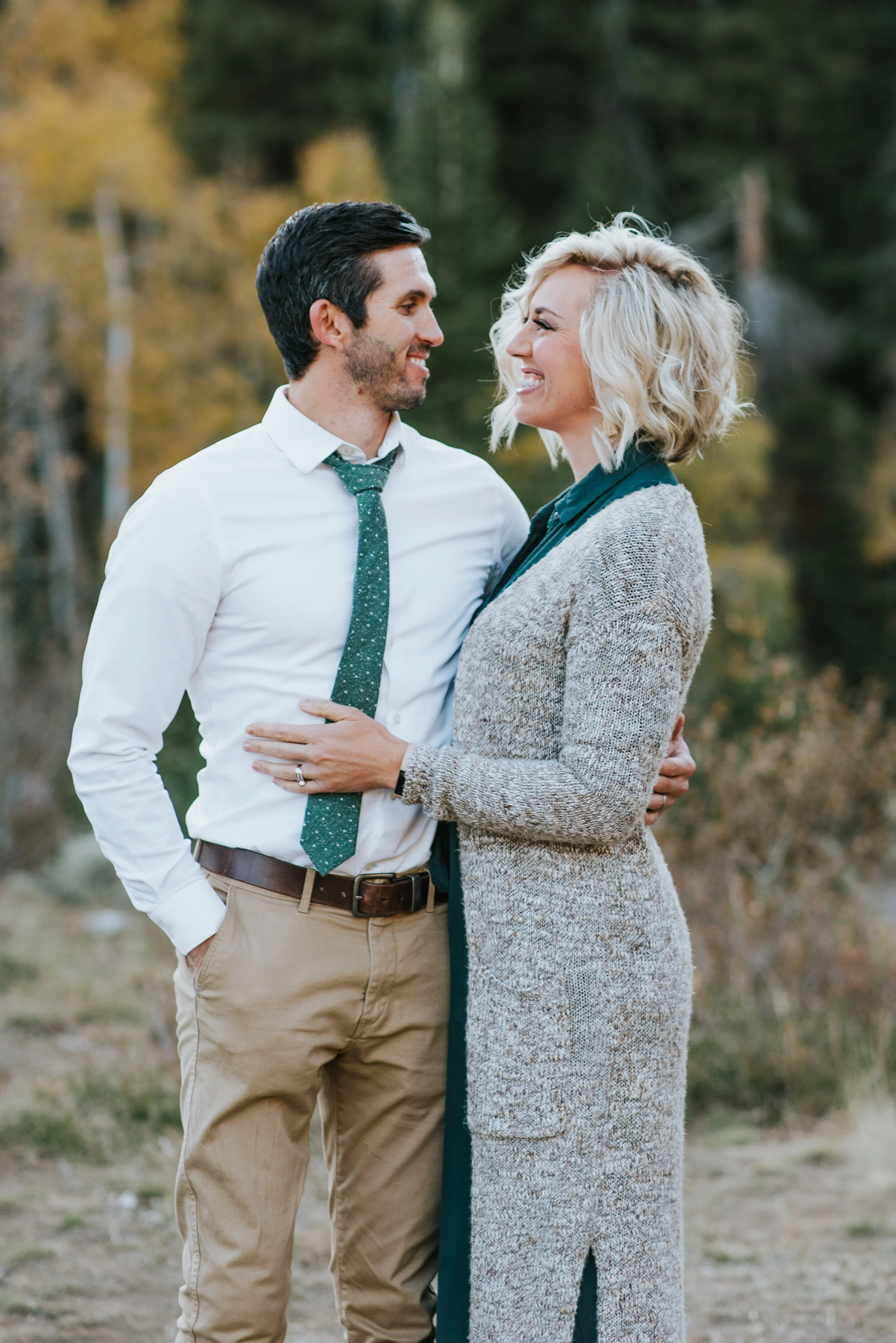  family pictures couple session northern utah family photographer grey and navy family pictures outfit inspiration what to wear for family photos logan utah family portraits #kristialysephoto #familyphotographer #familyportraits #familypicturesoutfit