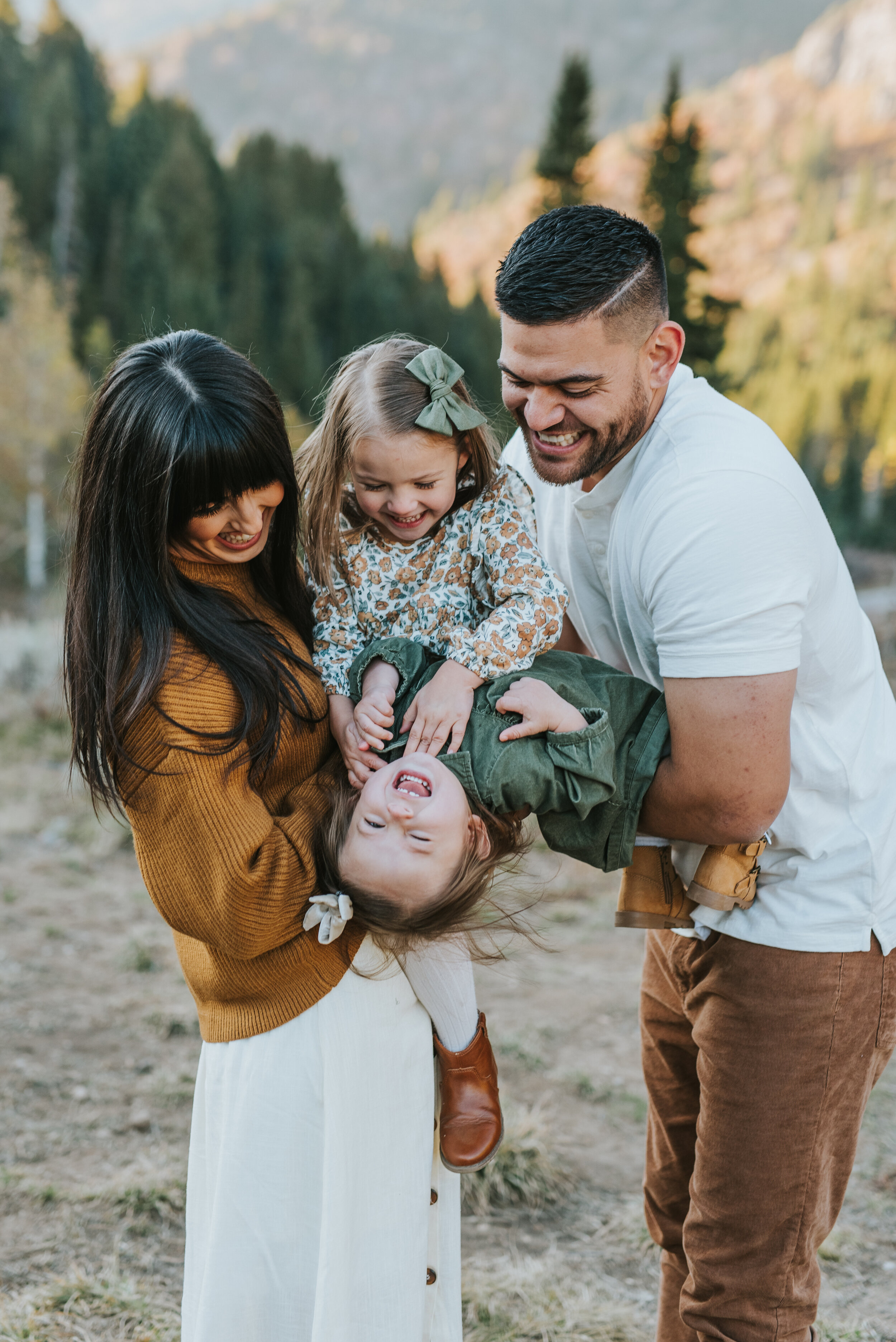  professional family photos with northern utah logan cache valley family photographer fall family photos in the mountains outfit inspiration for upcoming family pictures young kids coordinating outfits #kristialysephoto #familyphotographer #familypor