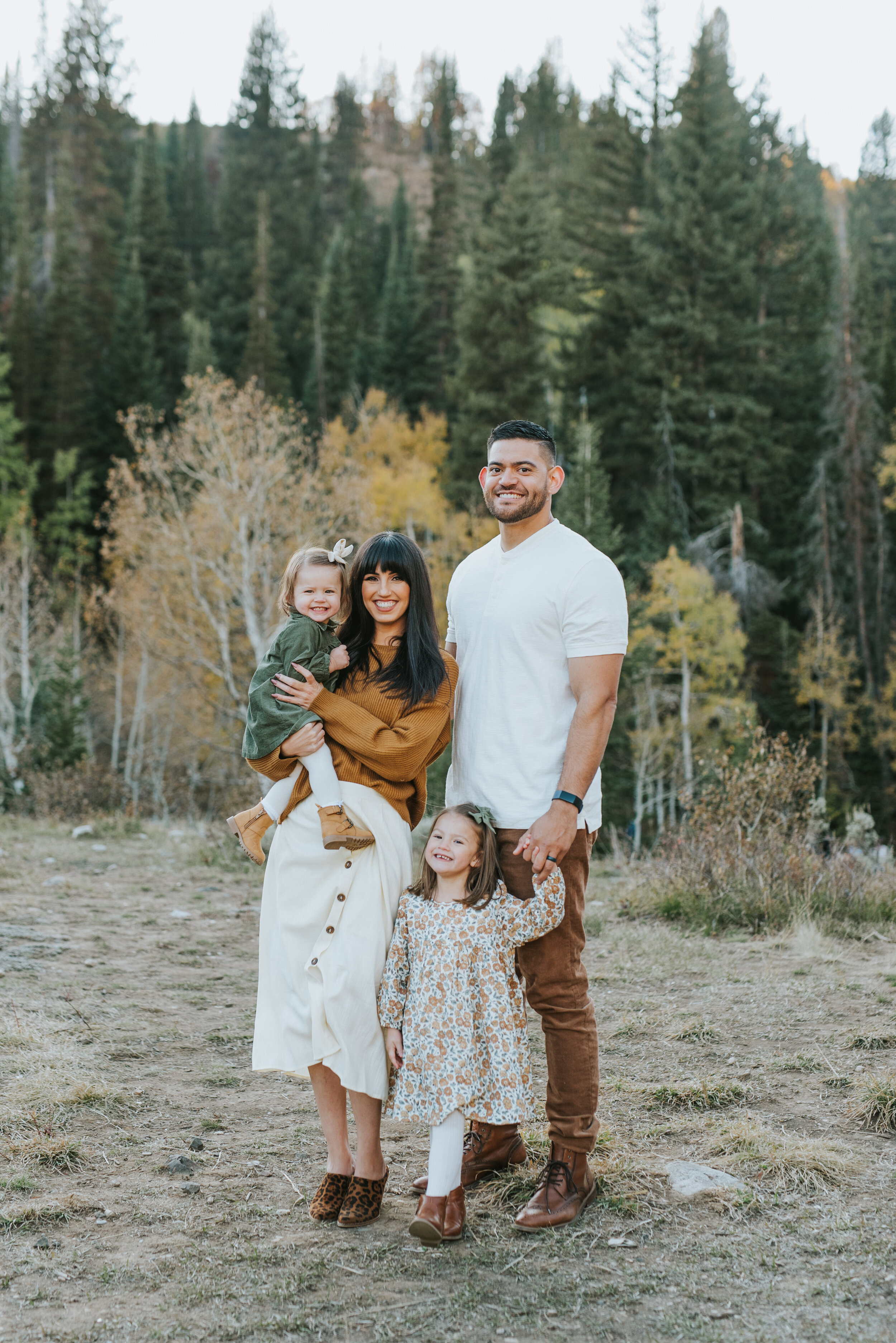  posed family pictures with professional family photographer in cache valley utah kristi alyse photo fall family portraits outdoor family photos session with young kids outfit inspiration beautiful family #kristialysephoto #familyphotographer #family